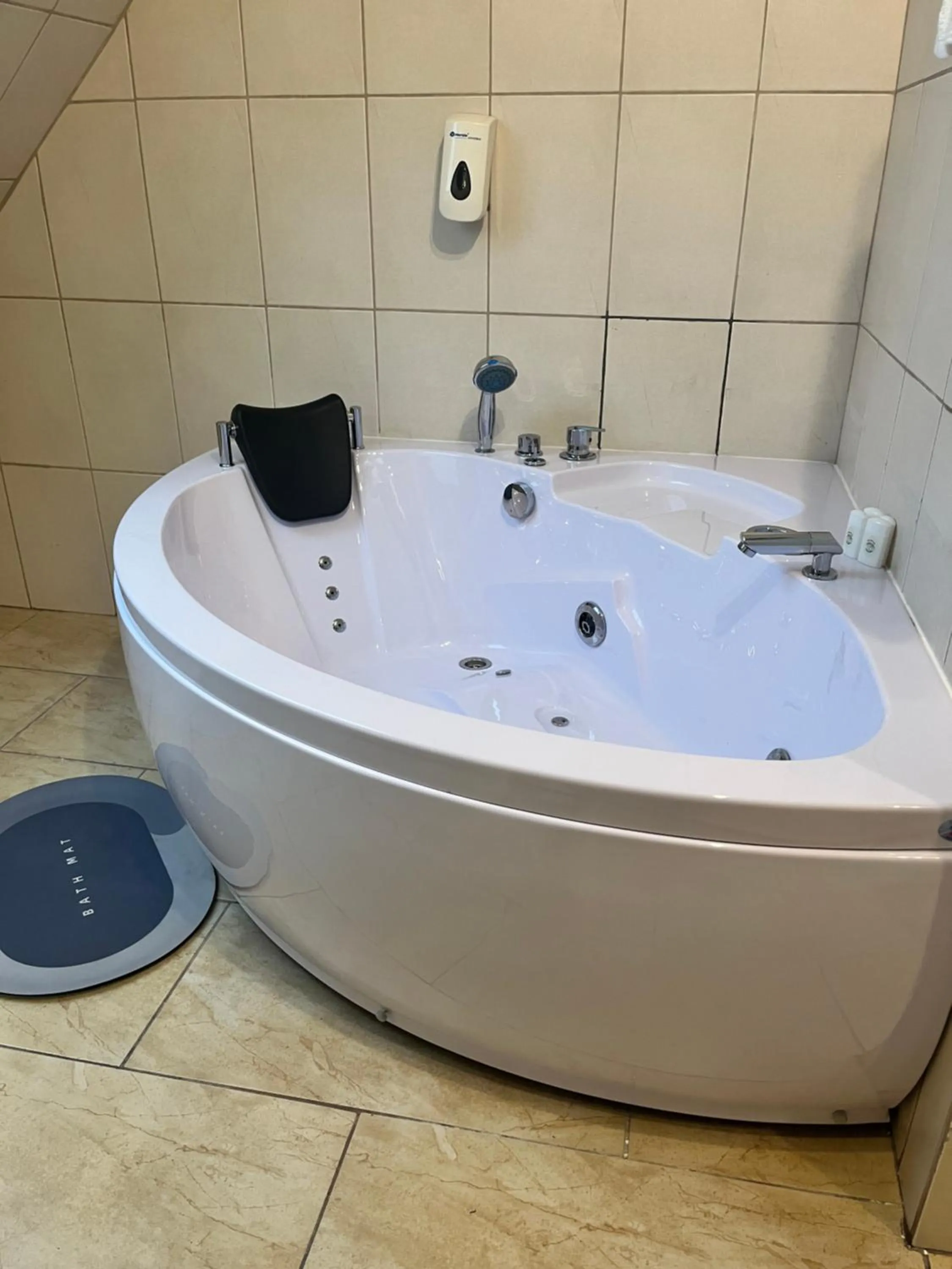Hot Tub in Zajazd Cicha Woda