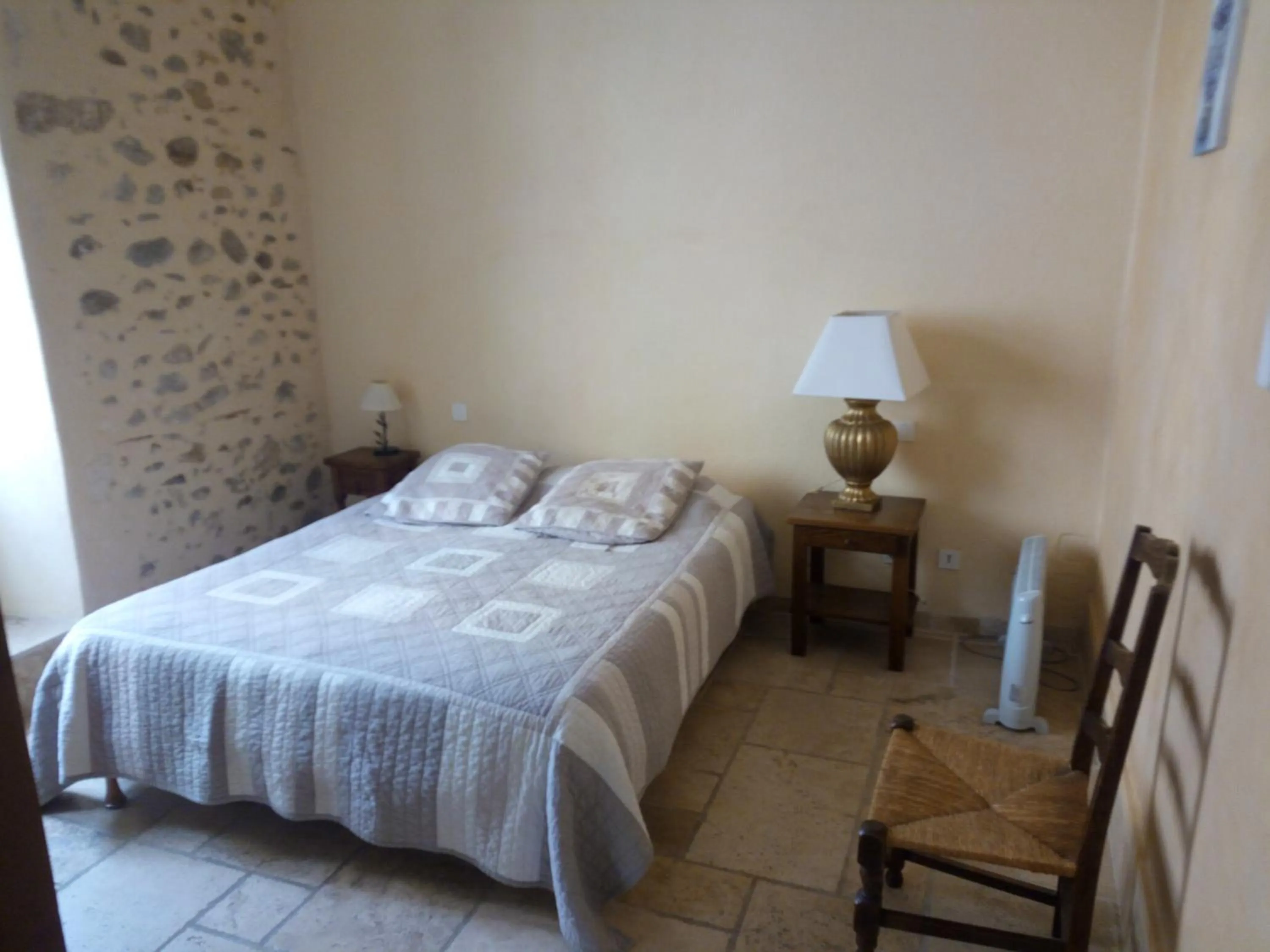 Photo of the whole room, Bed in Hotel l'Oronge