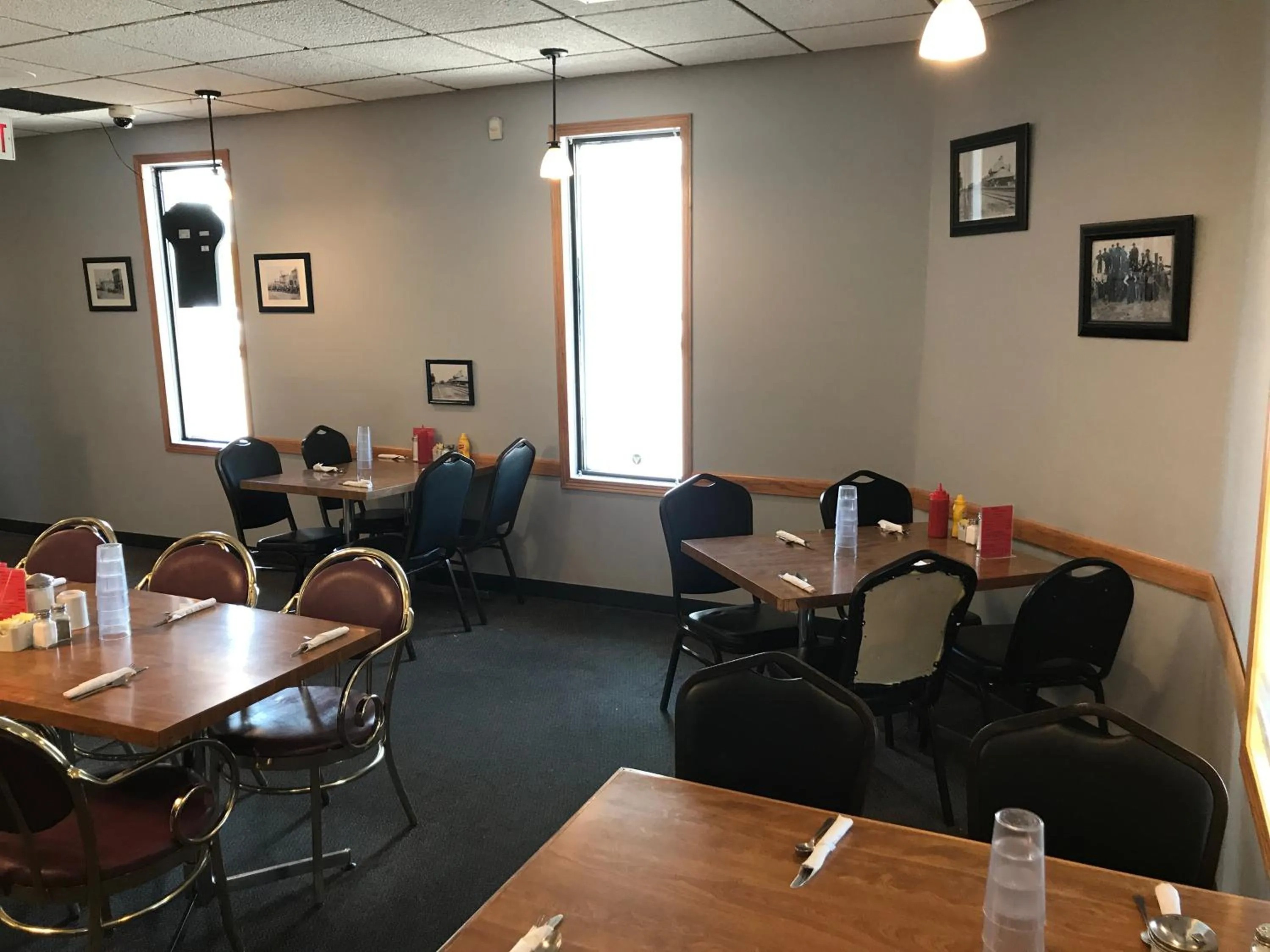 Restaurant/places to eat in The Home Hotel