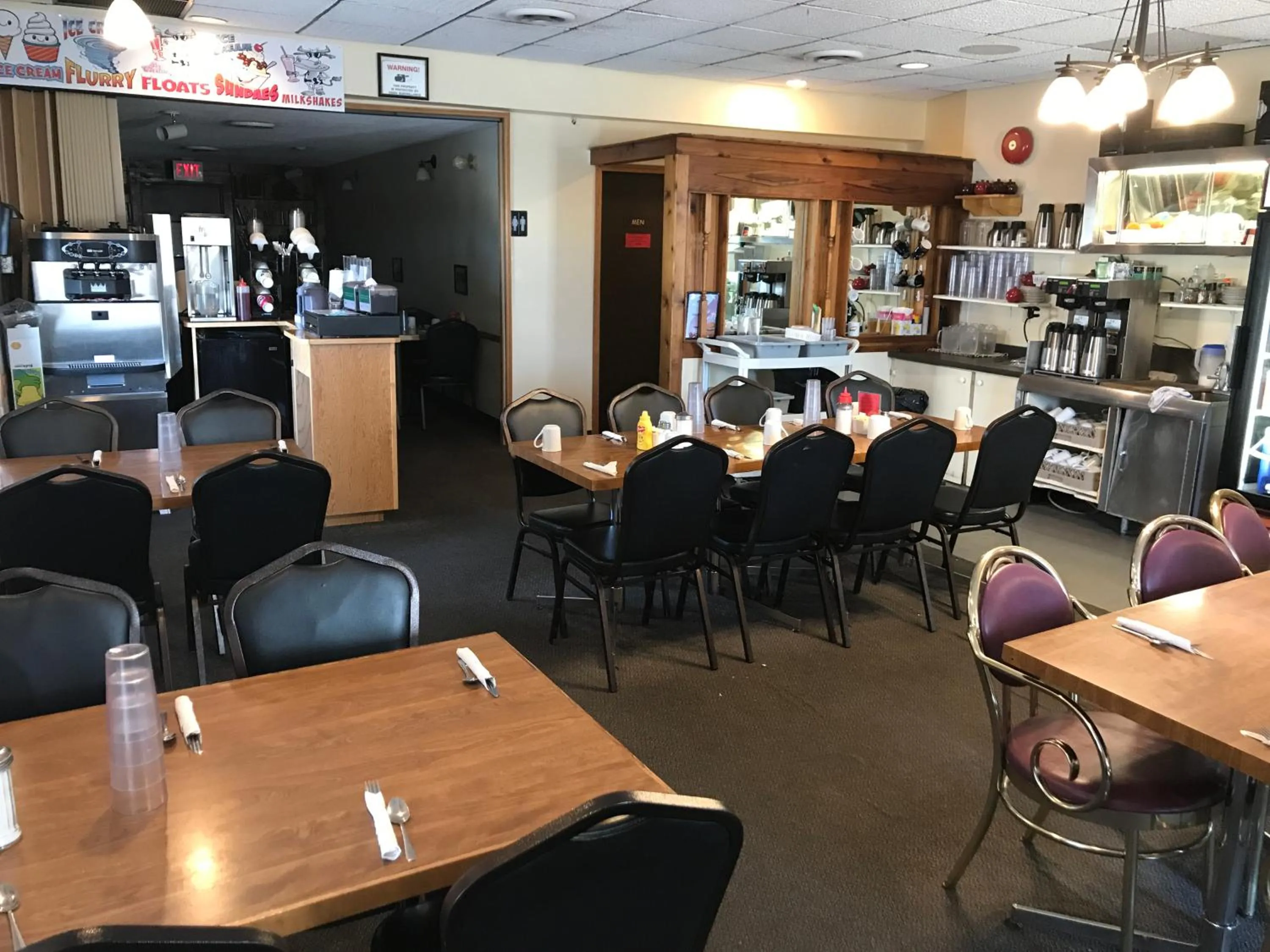 Restaurant/places to eat in The Home Hotel