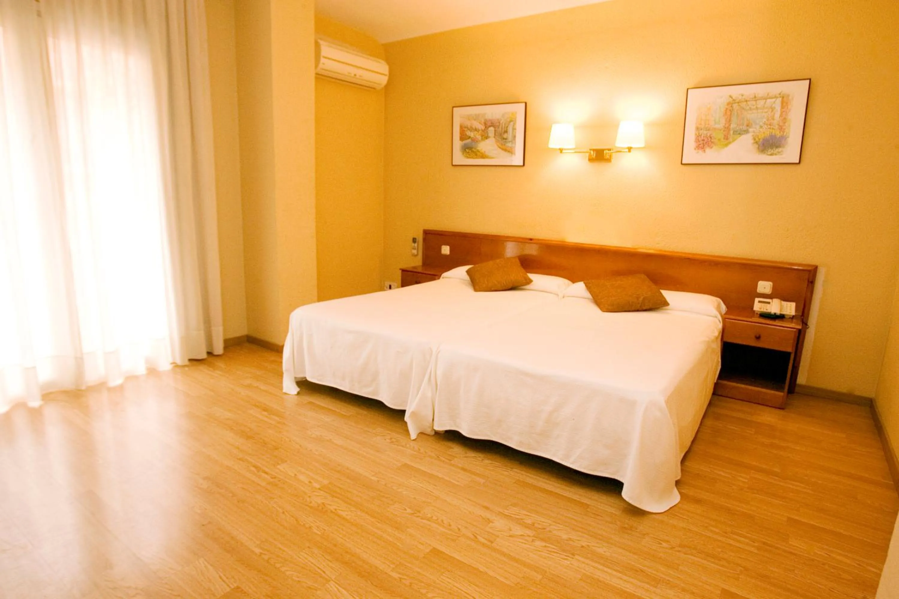 Photo of the whole room, Bed in Vernisa