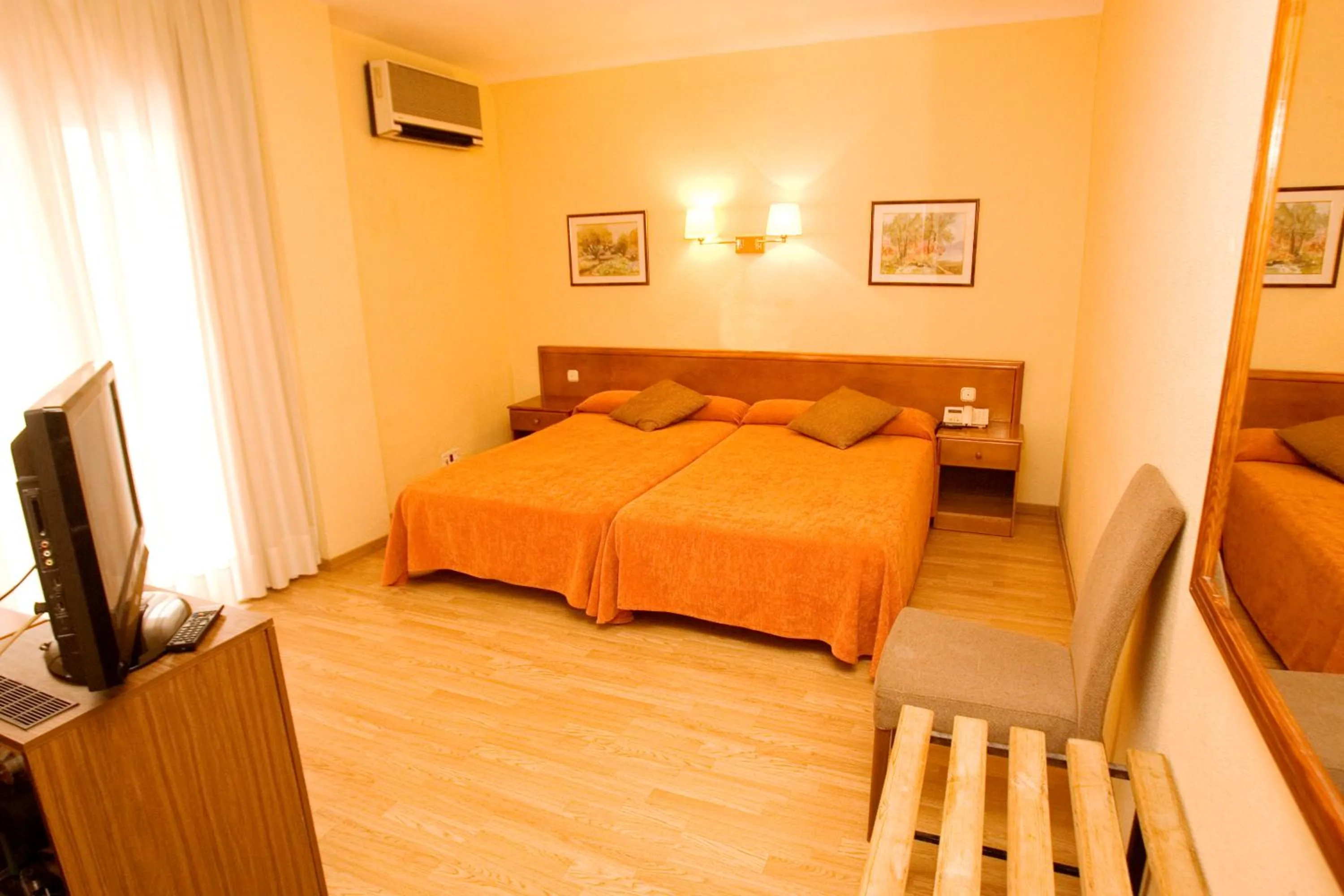 Photo of the whole room, Bed in Vernisa