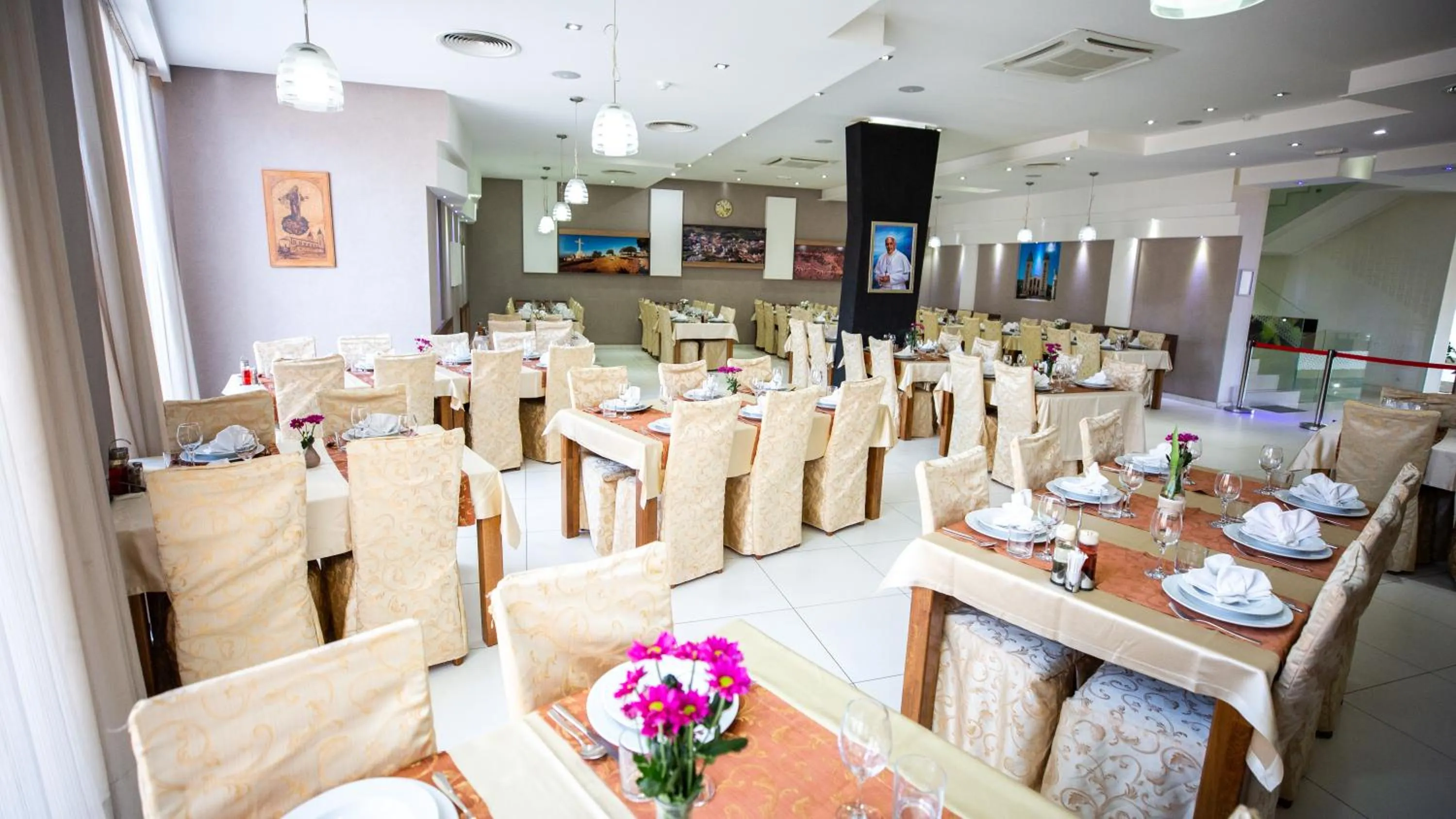 Restaurant/places to eat in Hotel Herceg