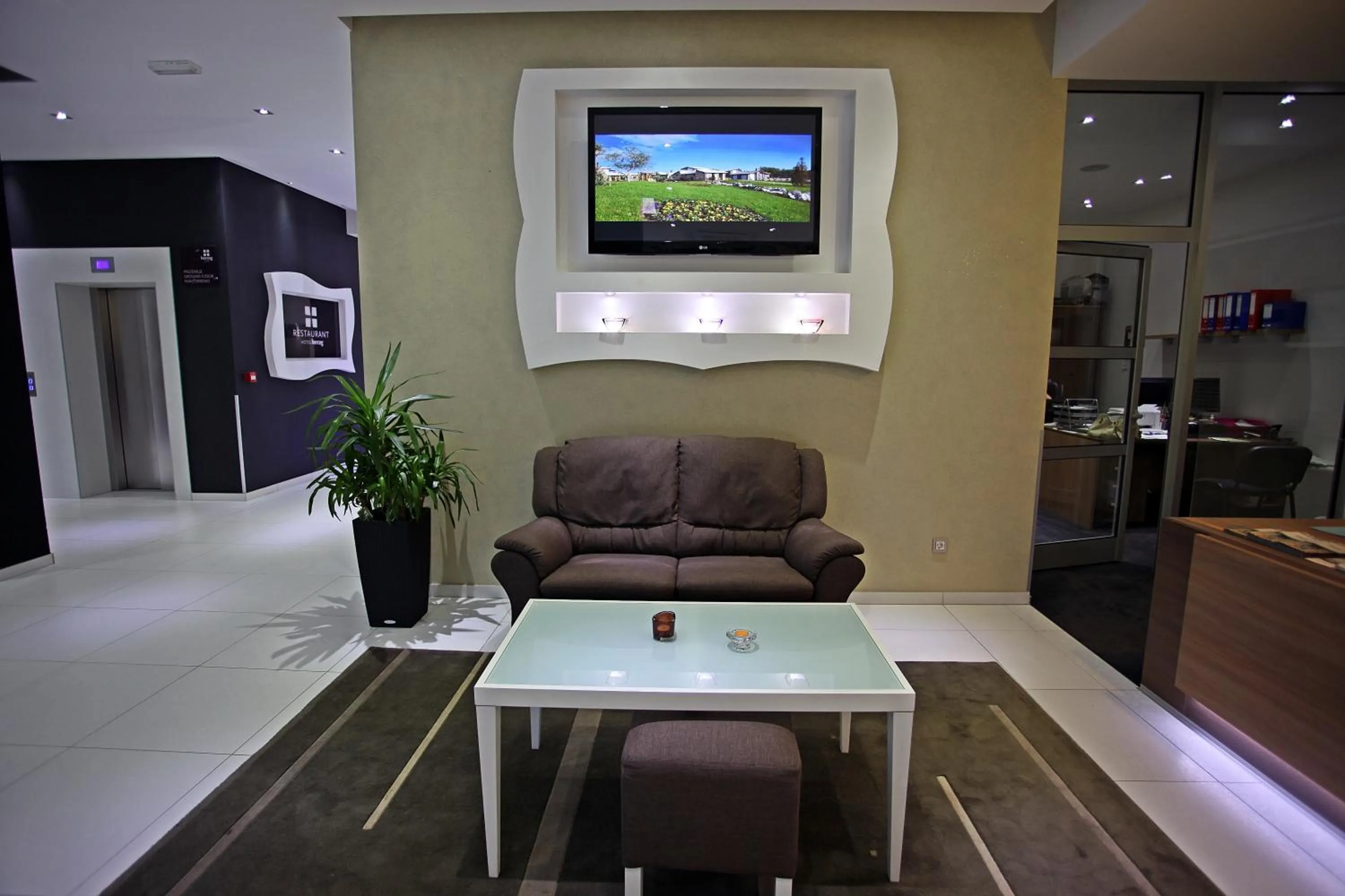 Communal lounge/ TV room in Hotel Herceg