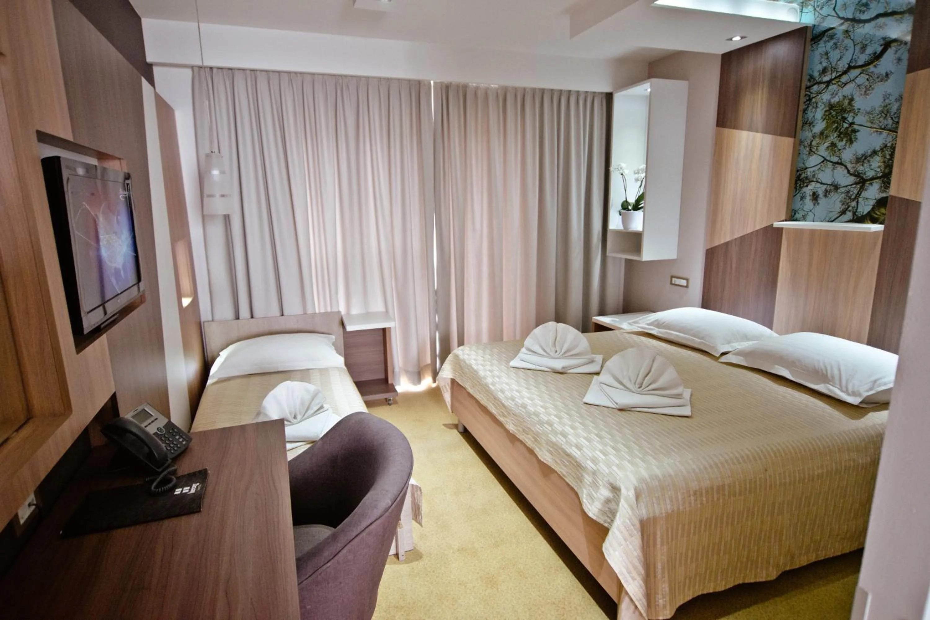 Communal lounge/ TV room, Bed in Hotel Herceg