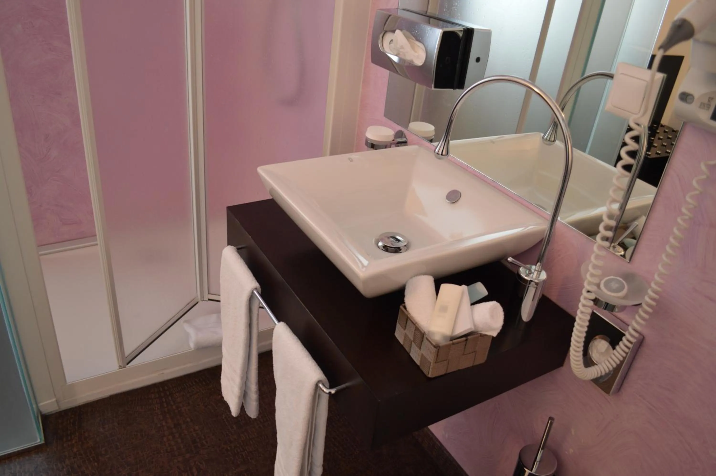 Bathroom in La Rinascente Locarno - Historic Center - Suites & Rooms - Easy Self Check-In