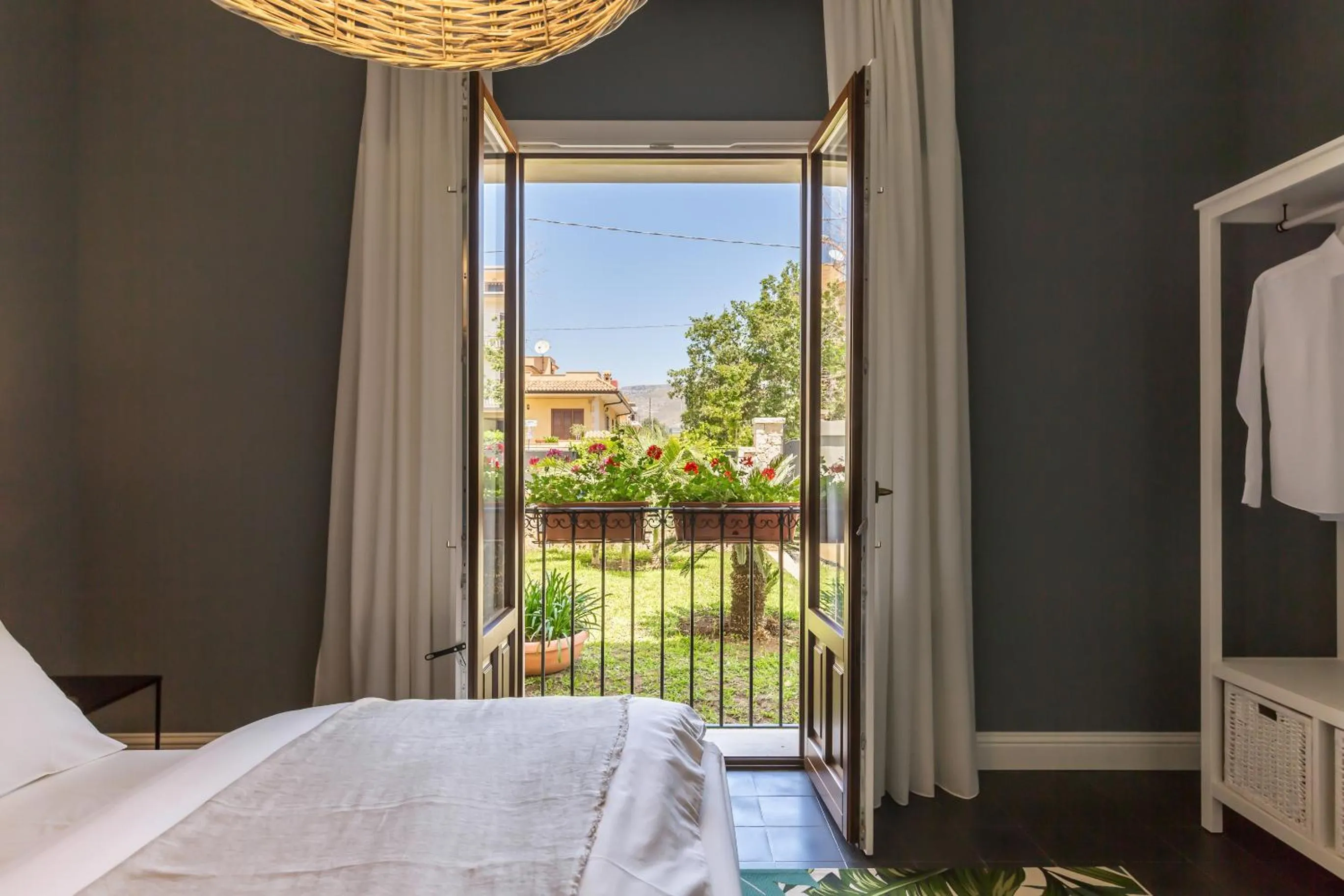 Balcony/Terrace, Bed in Villa Raphael