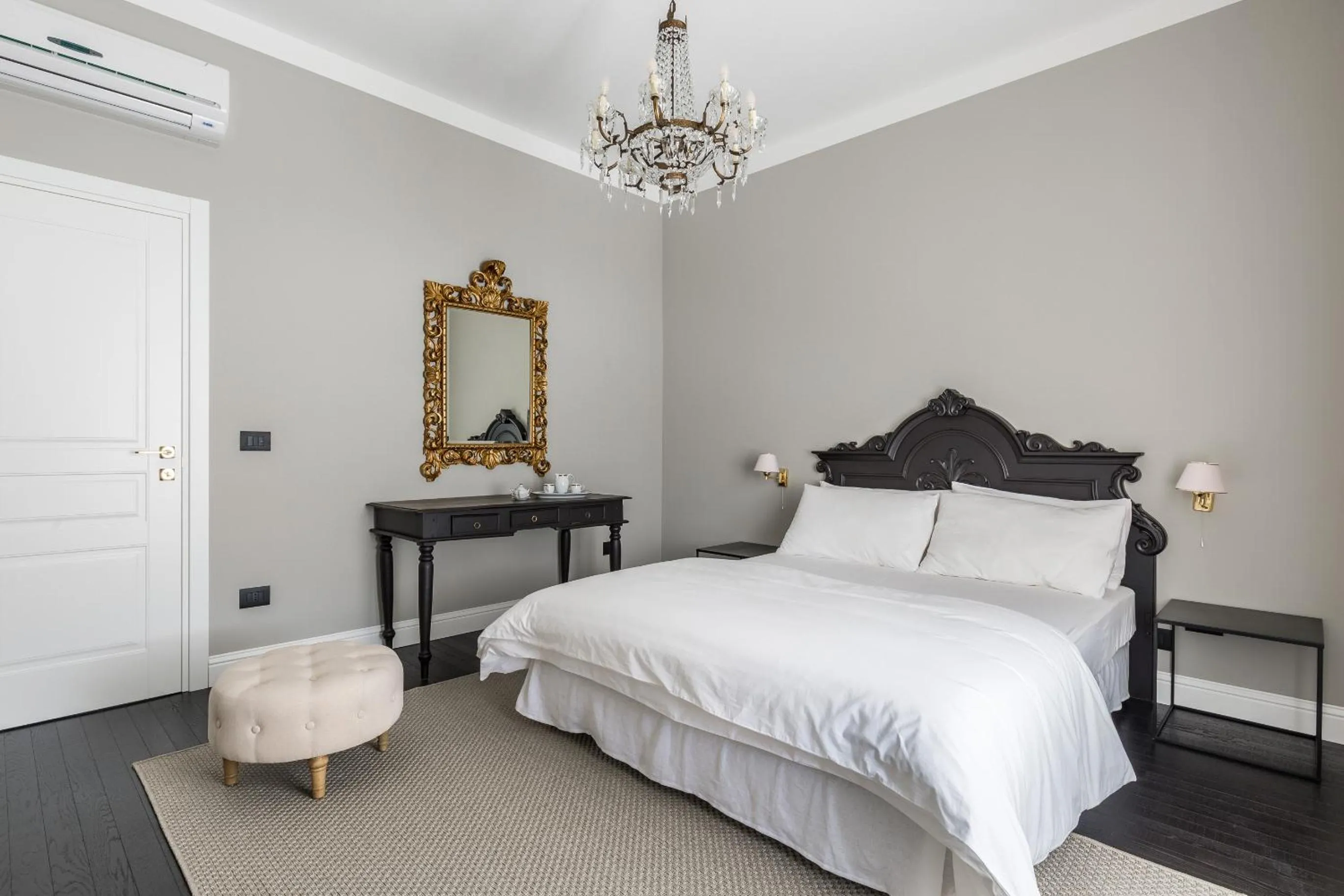Bed in Villa Raphael