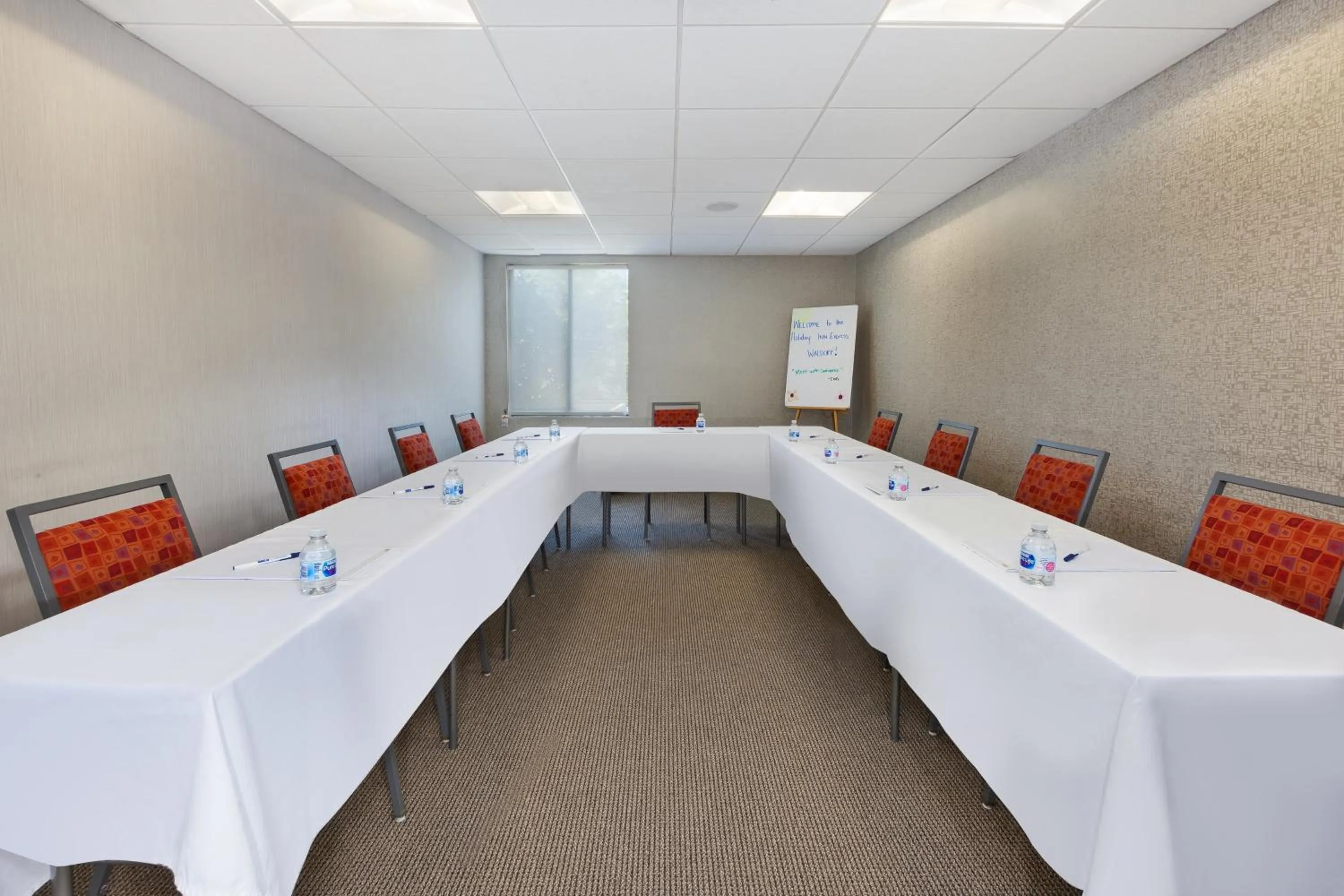 Meeting/conference room in Holiday Inn Express - Waldorf by IHG
