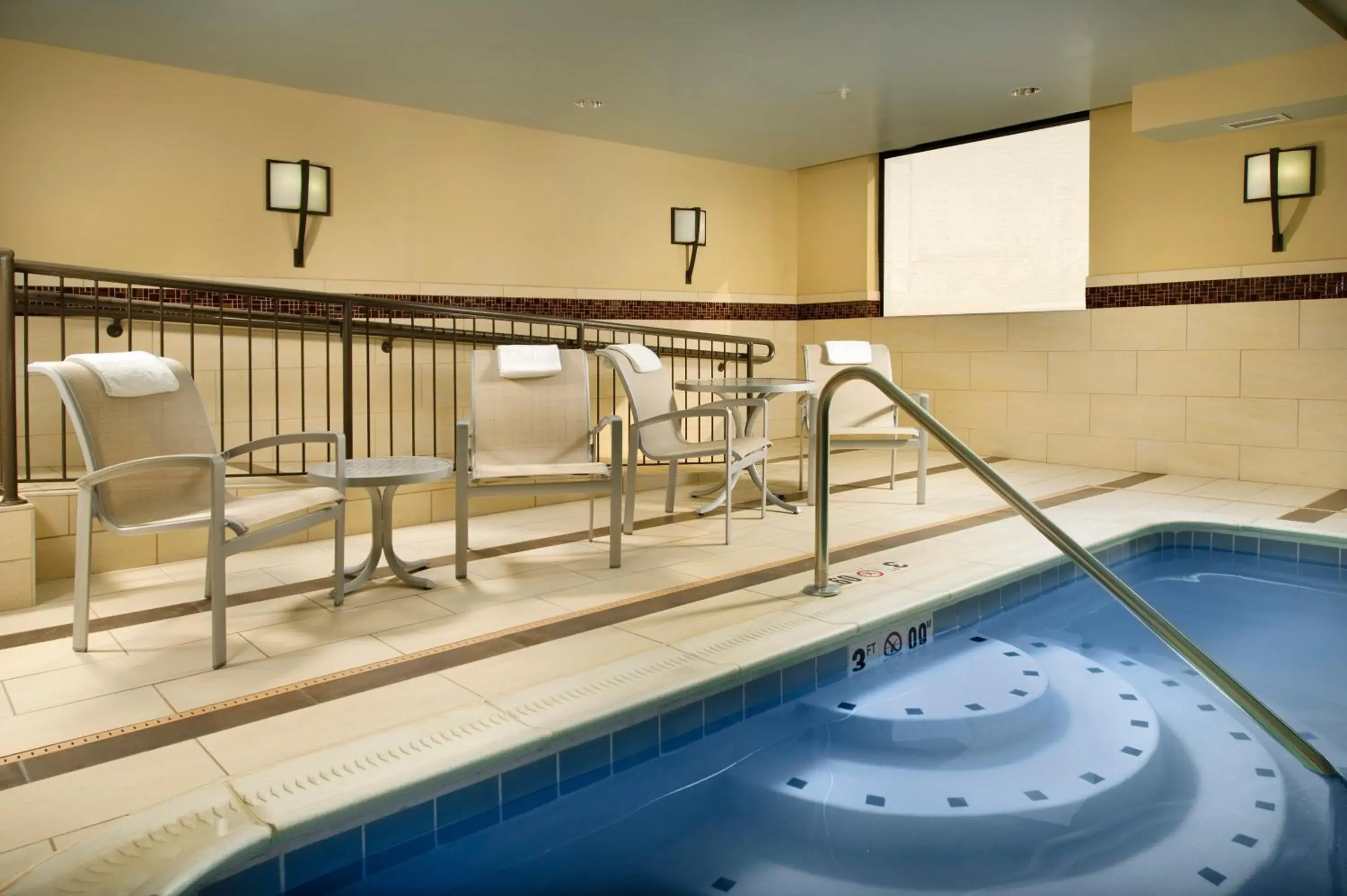 Swimming pool in Holiday Inn Express - Waldorf by IHG Swimming pool in Holiday Inn Express - Waldorf by IHG