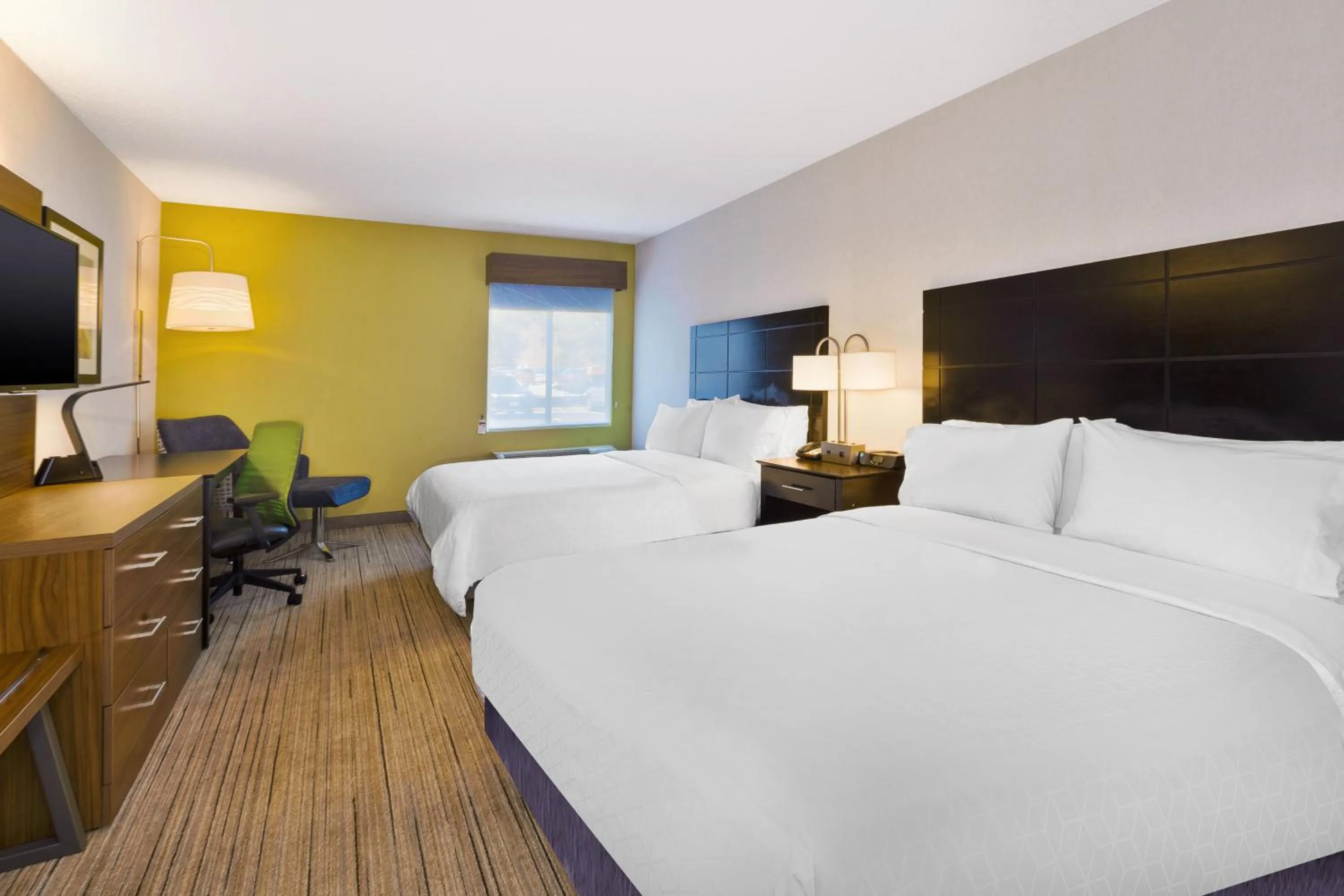 Photo of the whole room, Bed in Holiday Inn Express - Waldorf by IHG