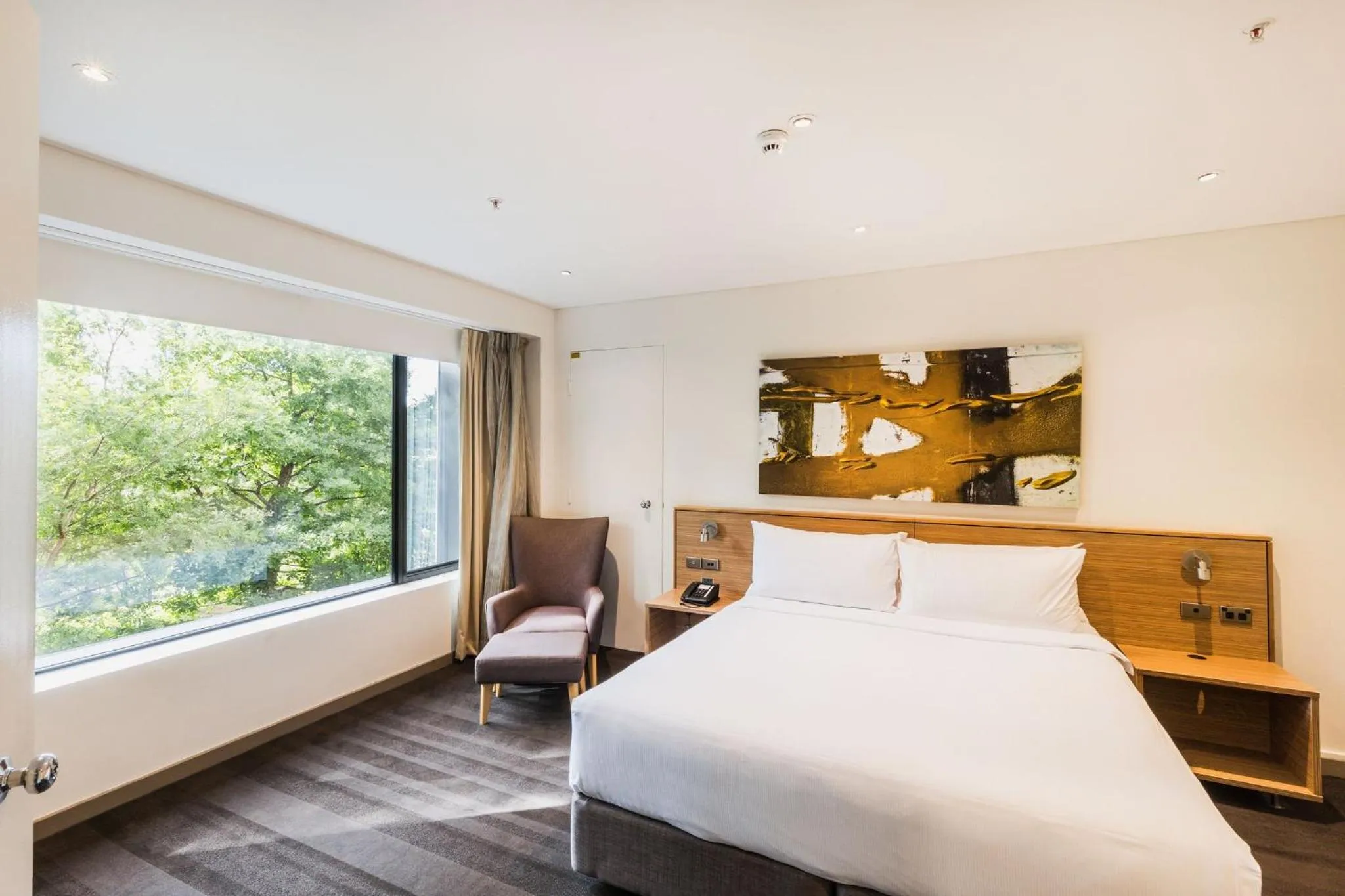 Photo of the whole room, Bed in Crowne Plaza Canberra by IHG