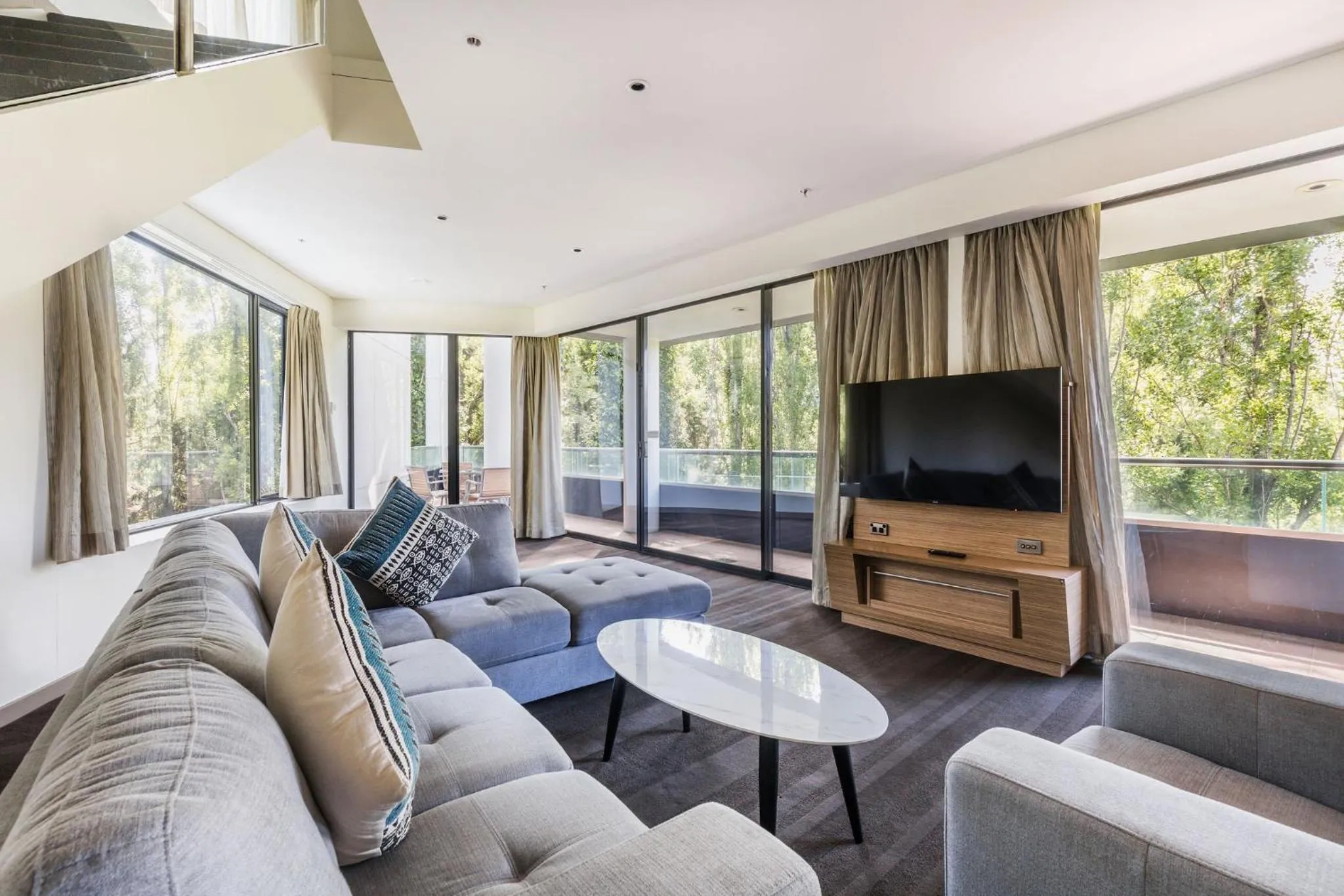 Photo of the whole room in Crowne Plaza Canberra by IHG