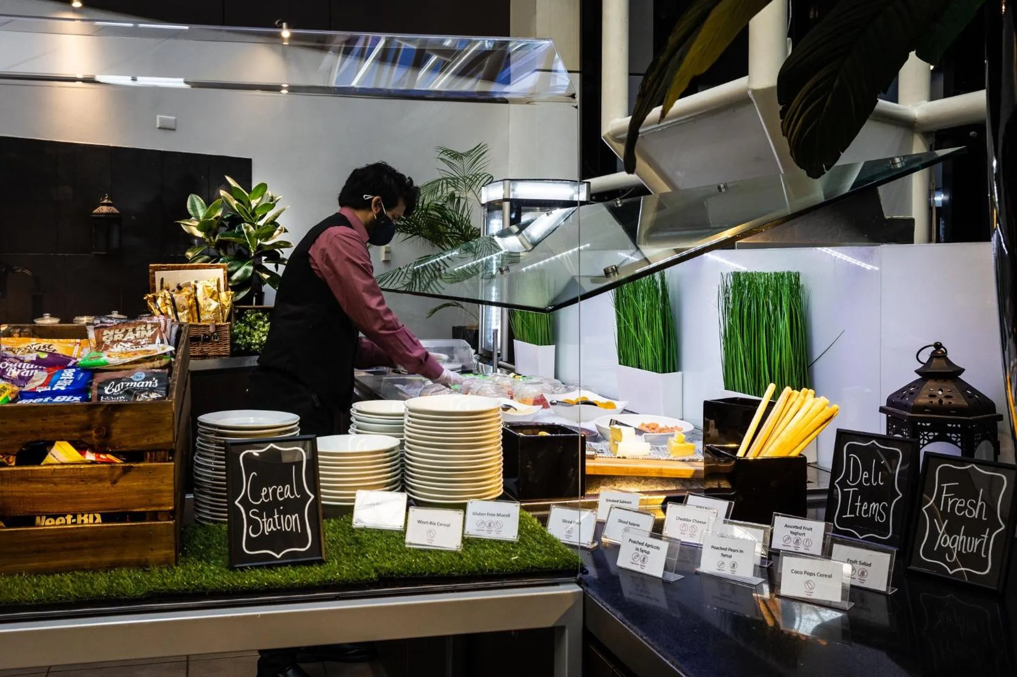 Restaurant/places to eat in Crowne Plaza Canberra by IHG