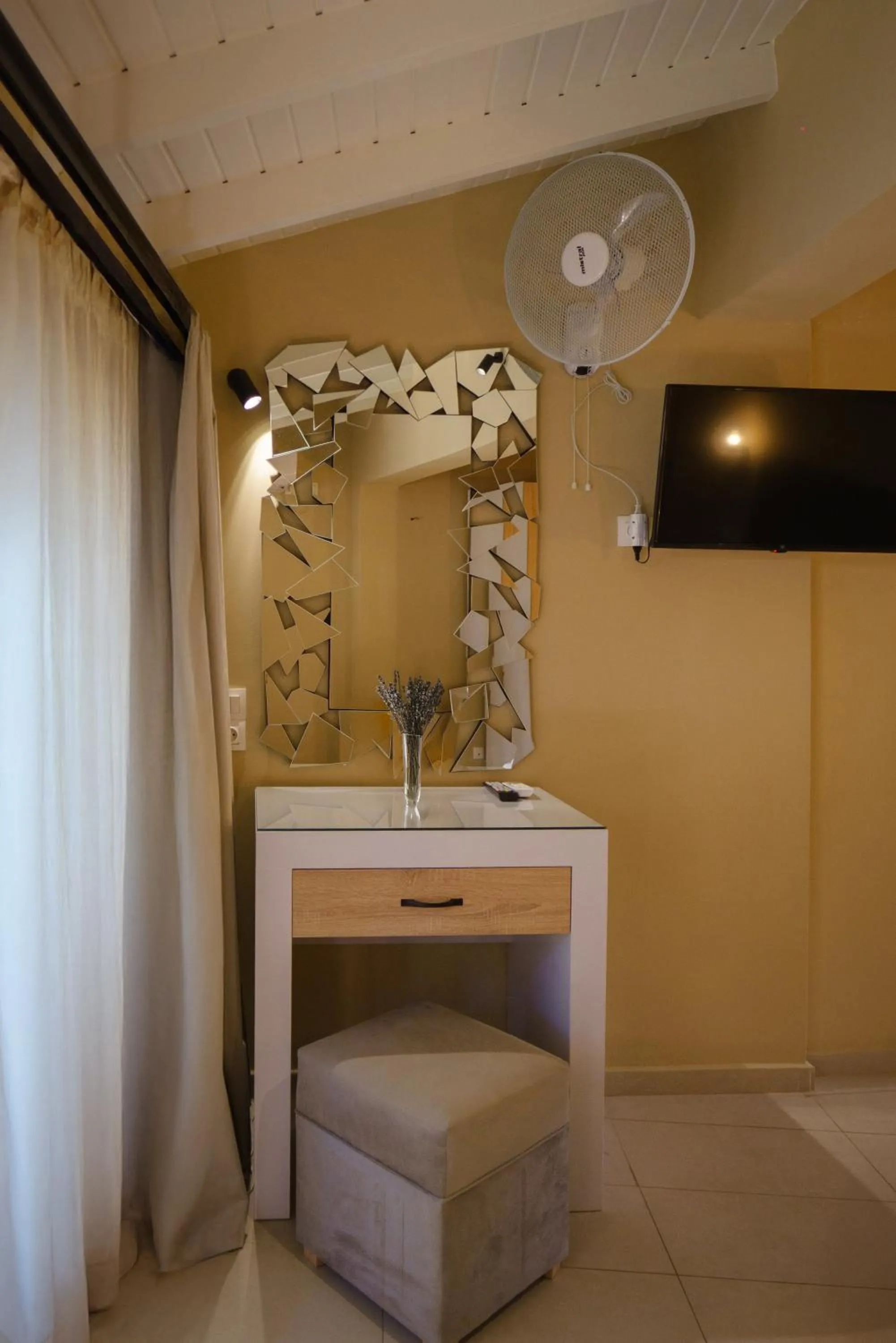 Rouda Bay Beach Hotel