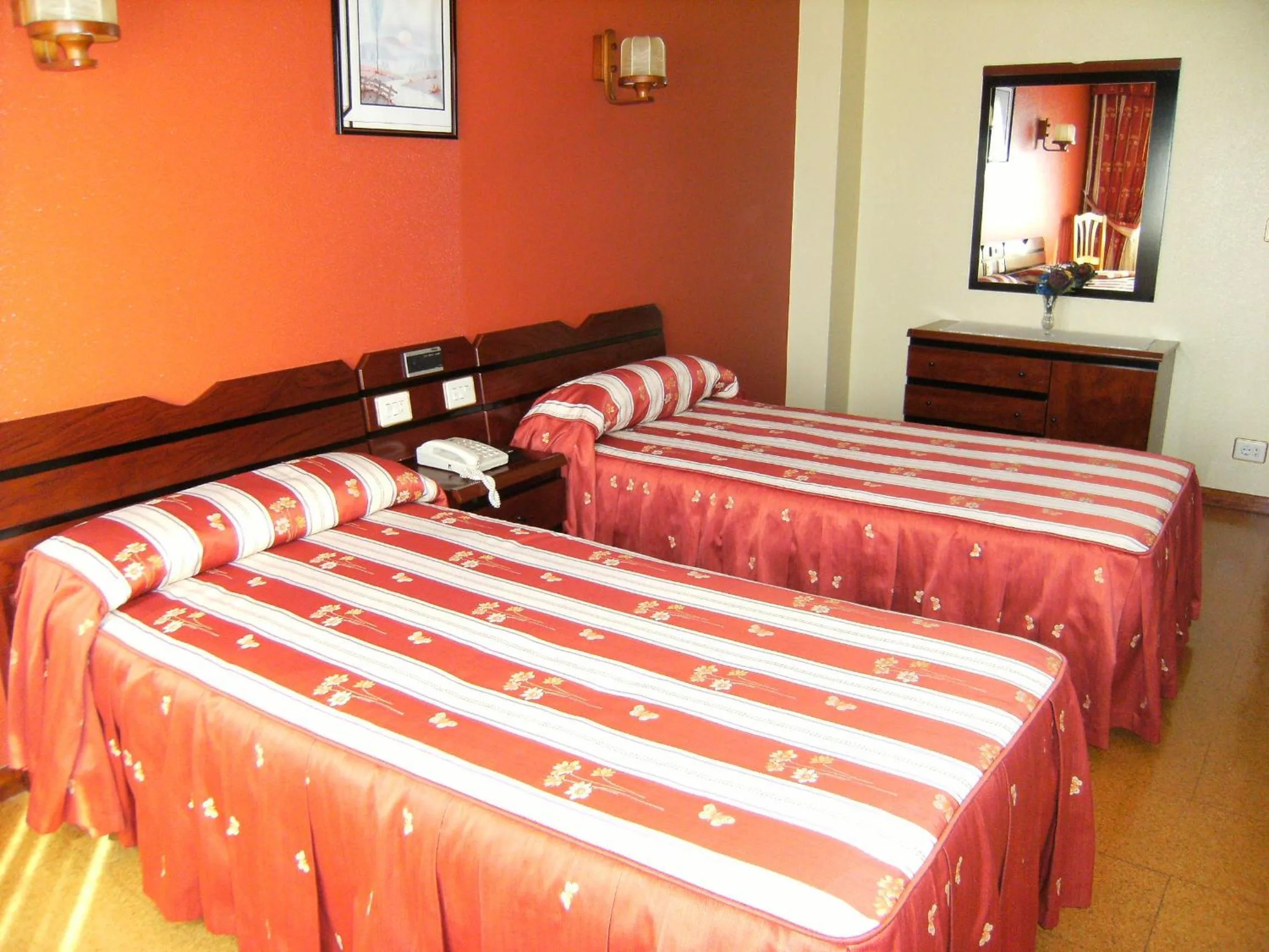 Photo of the whole room, Bed in El Retiro