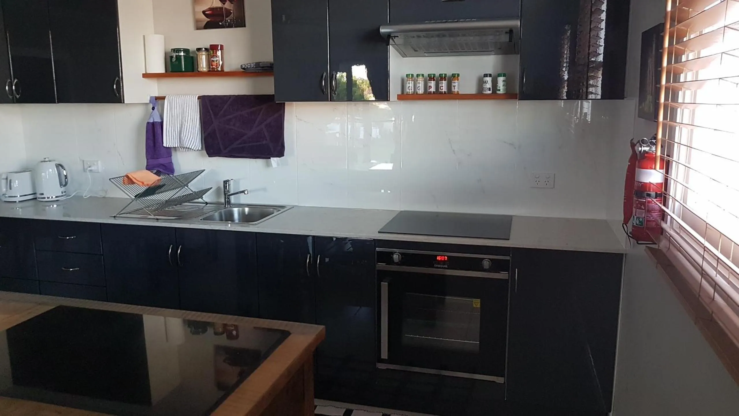 Communal kitchen in Sustainable B&B by the Bay