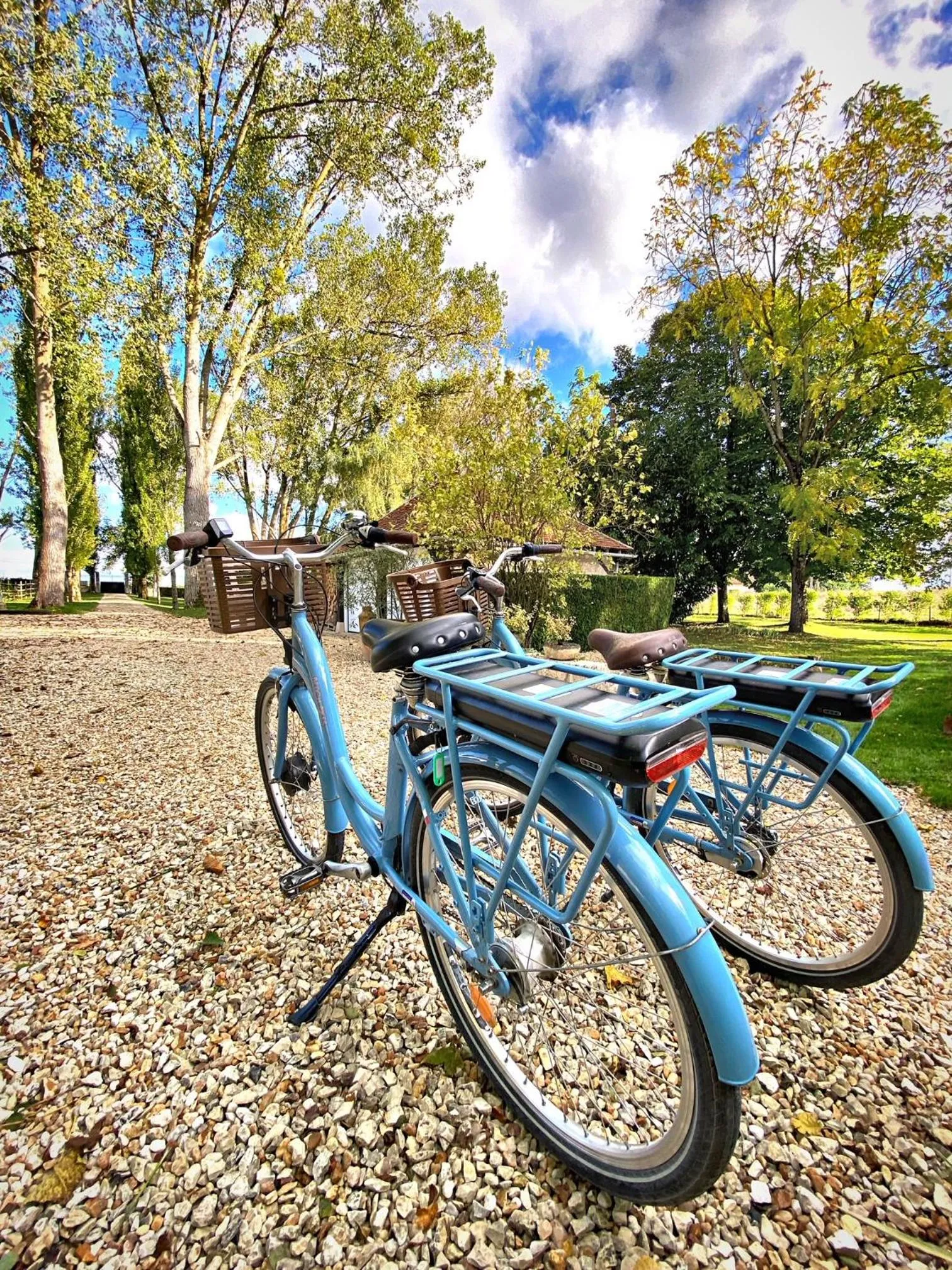 Cycling in Le Petit Chateau De Sainte Colombe