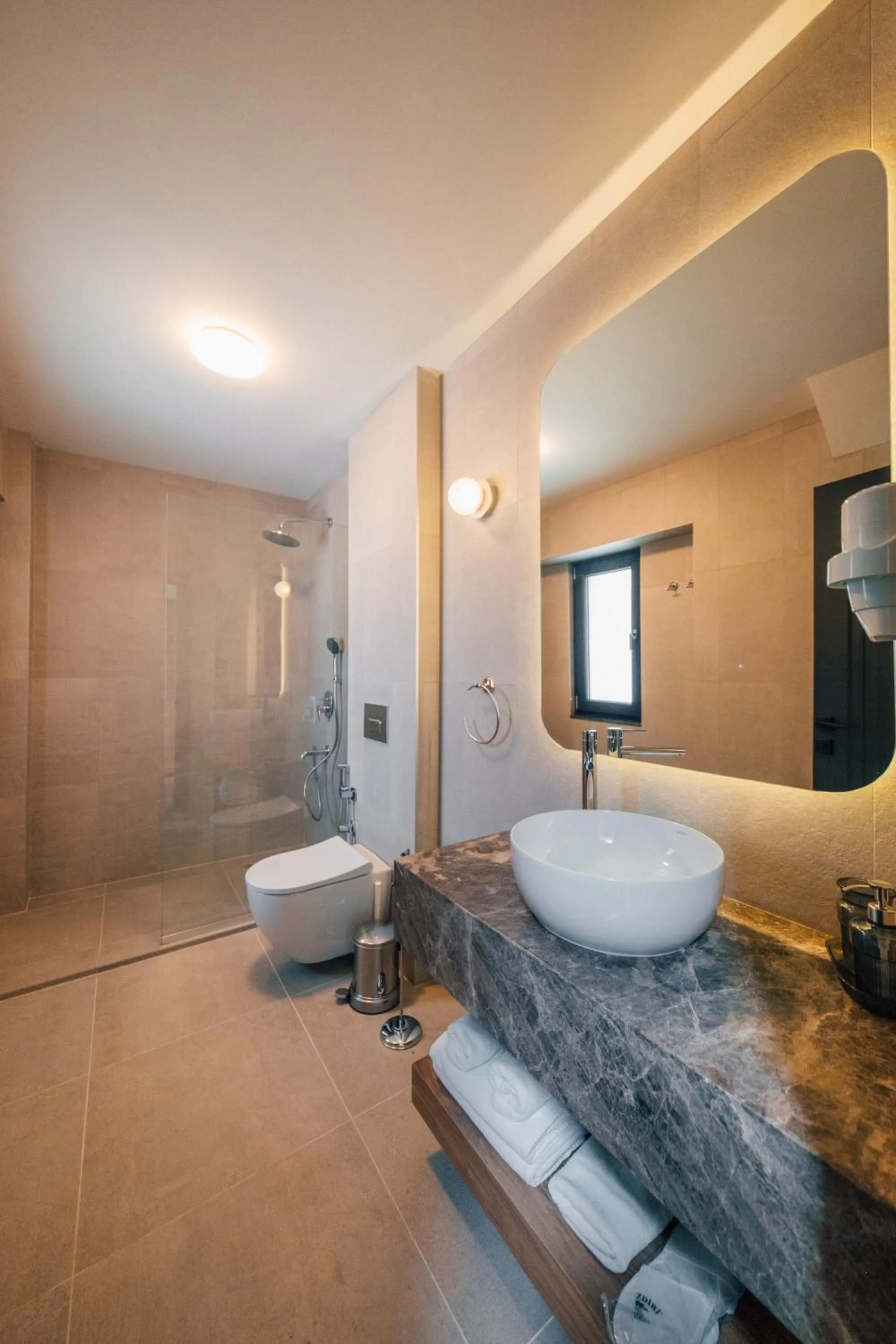 Shower in Cevizdibi Hotel