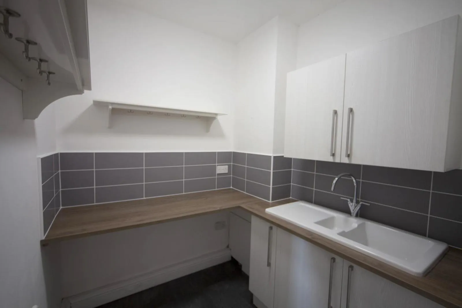 Kitchen or kitchenette in Highfield Hotel