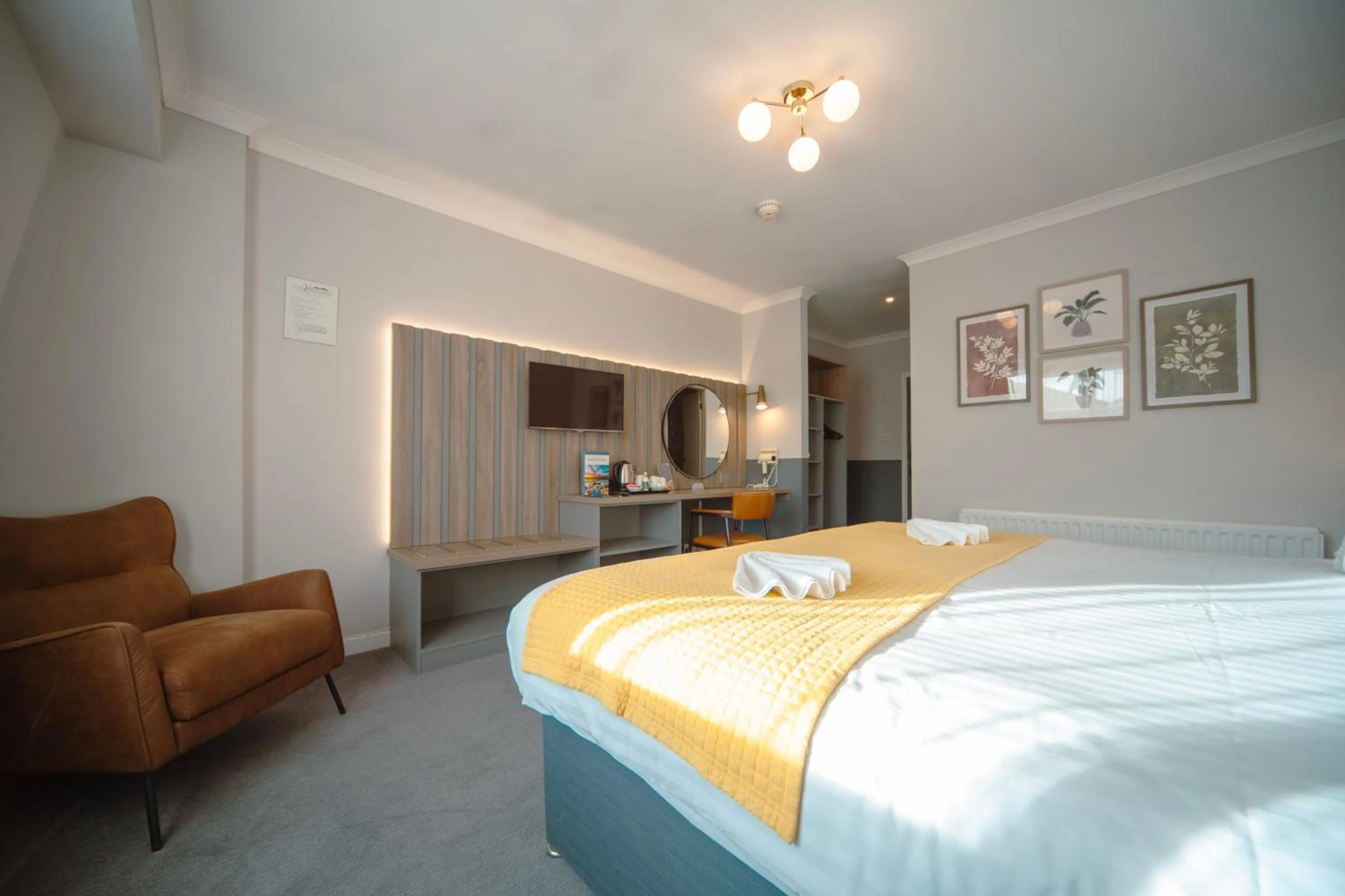 Bedroom, Bed in Highfield Hotel