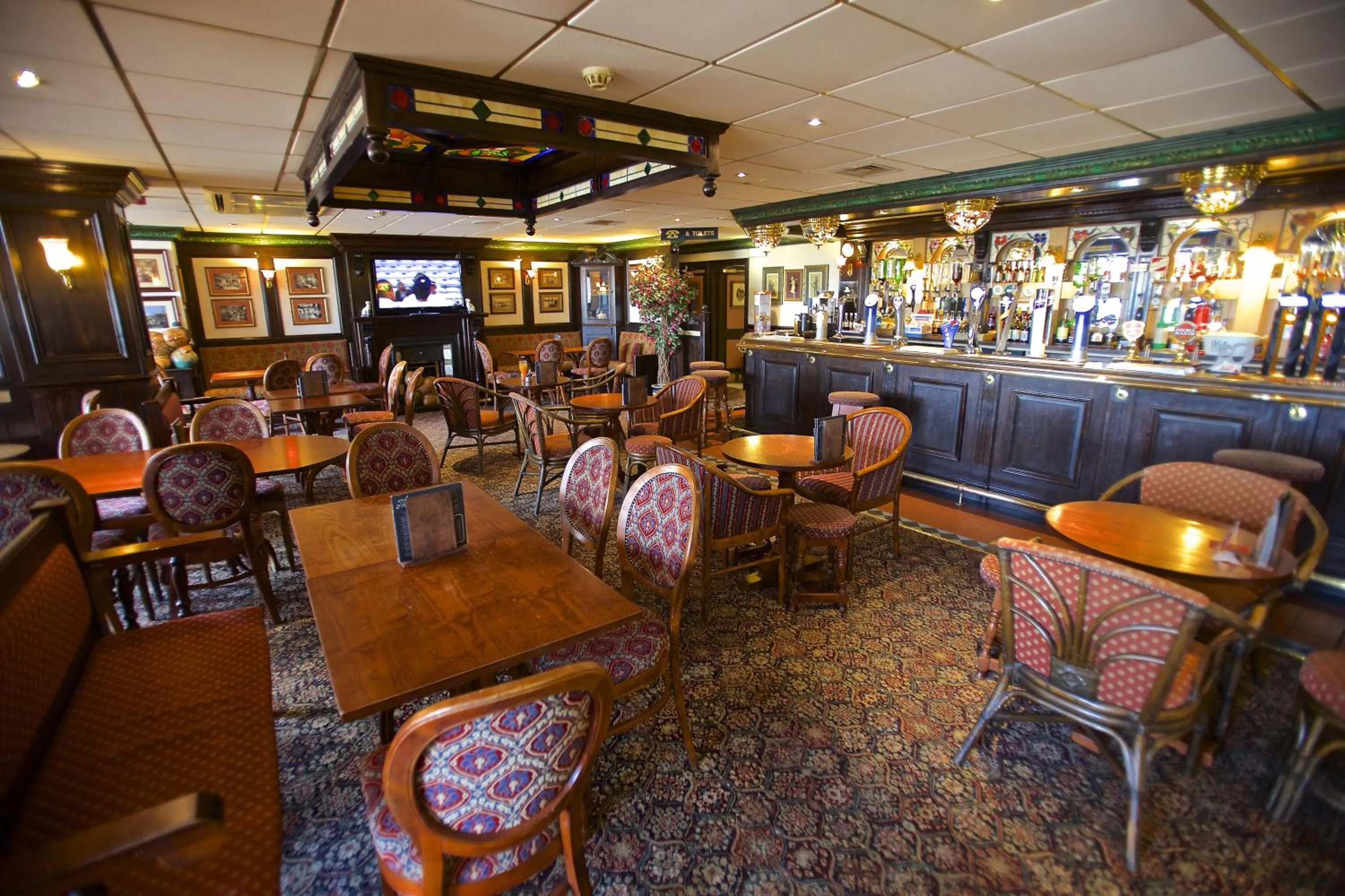 Restaurant/places to eat in Highfield Hotel