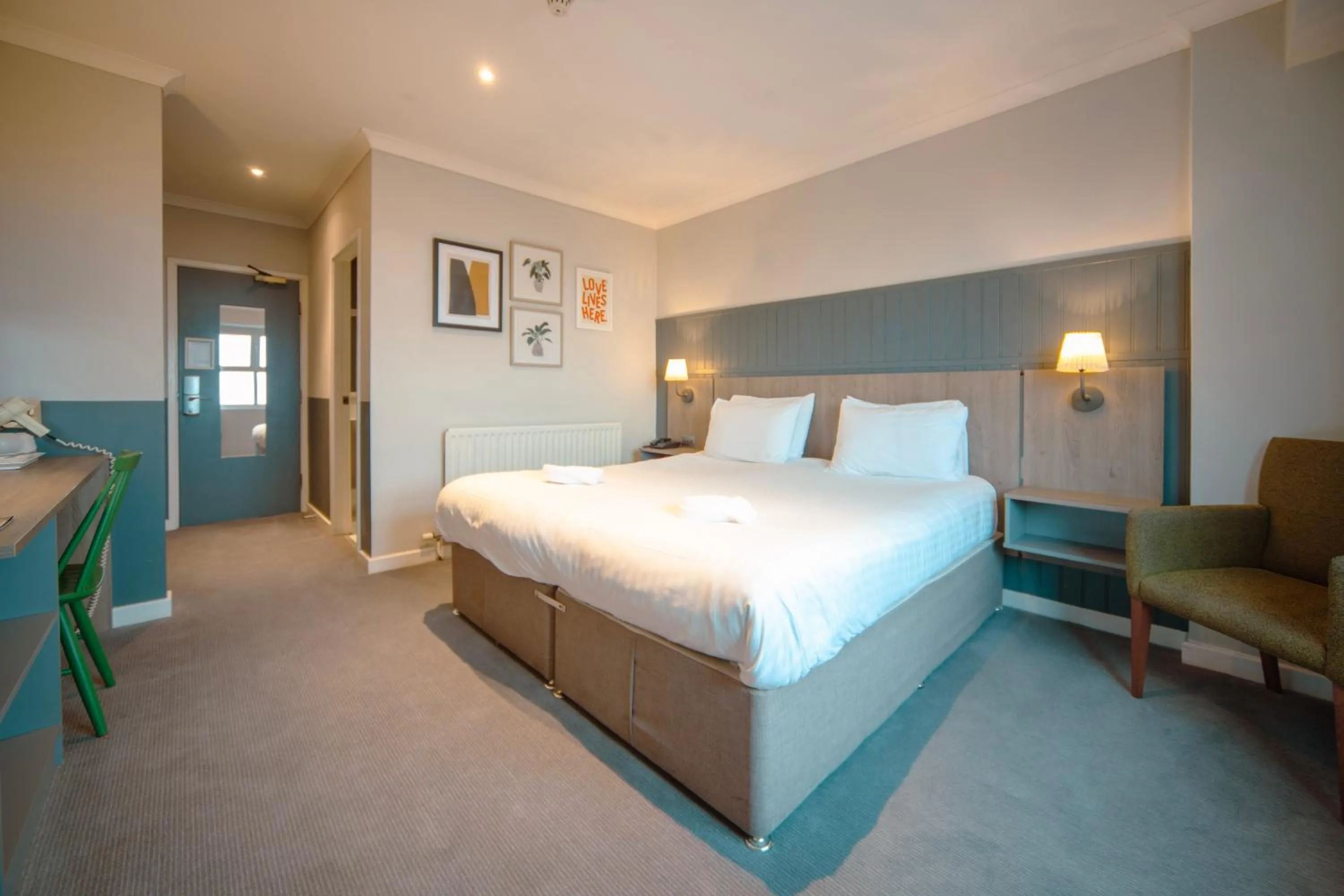 Bedroom, Bed in Highfield Hotel