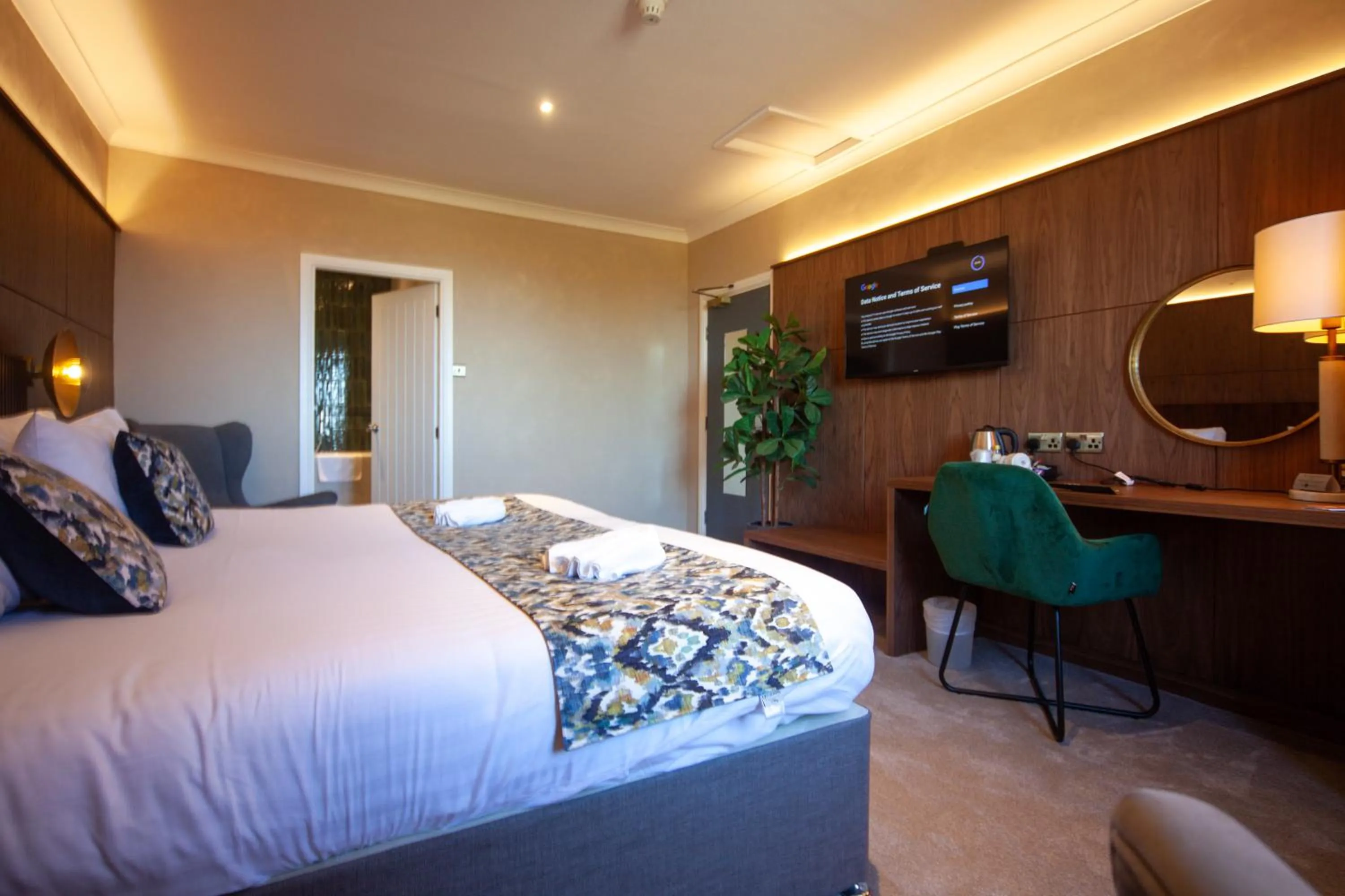 Bedroom, Bed in Highfield Hotel