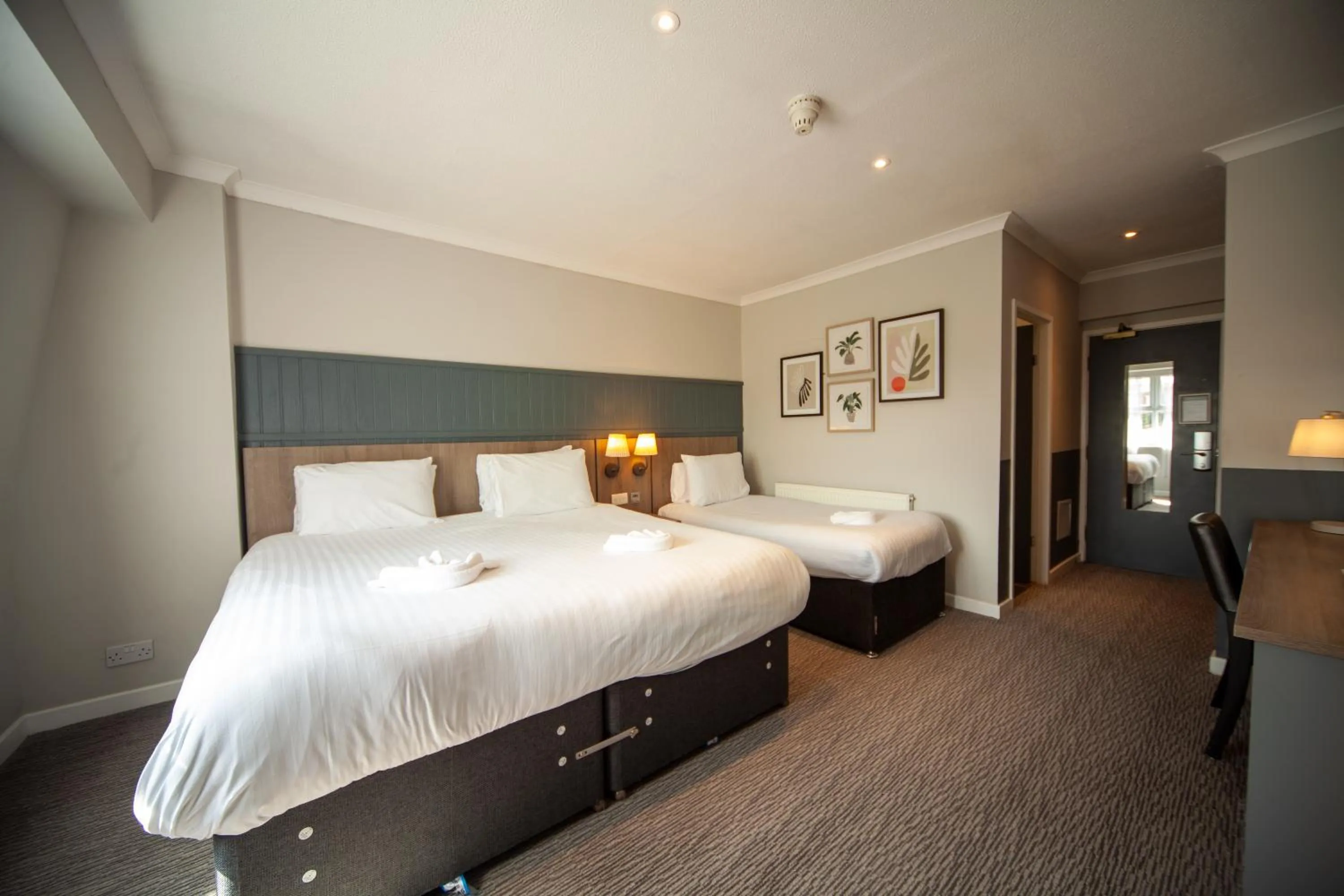 Bedroom, Bed in Highfield Hotel