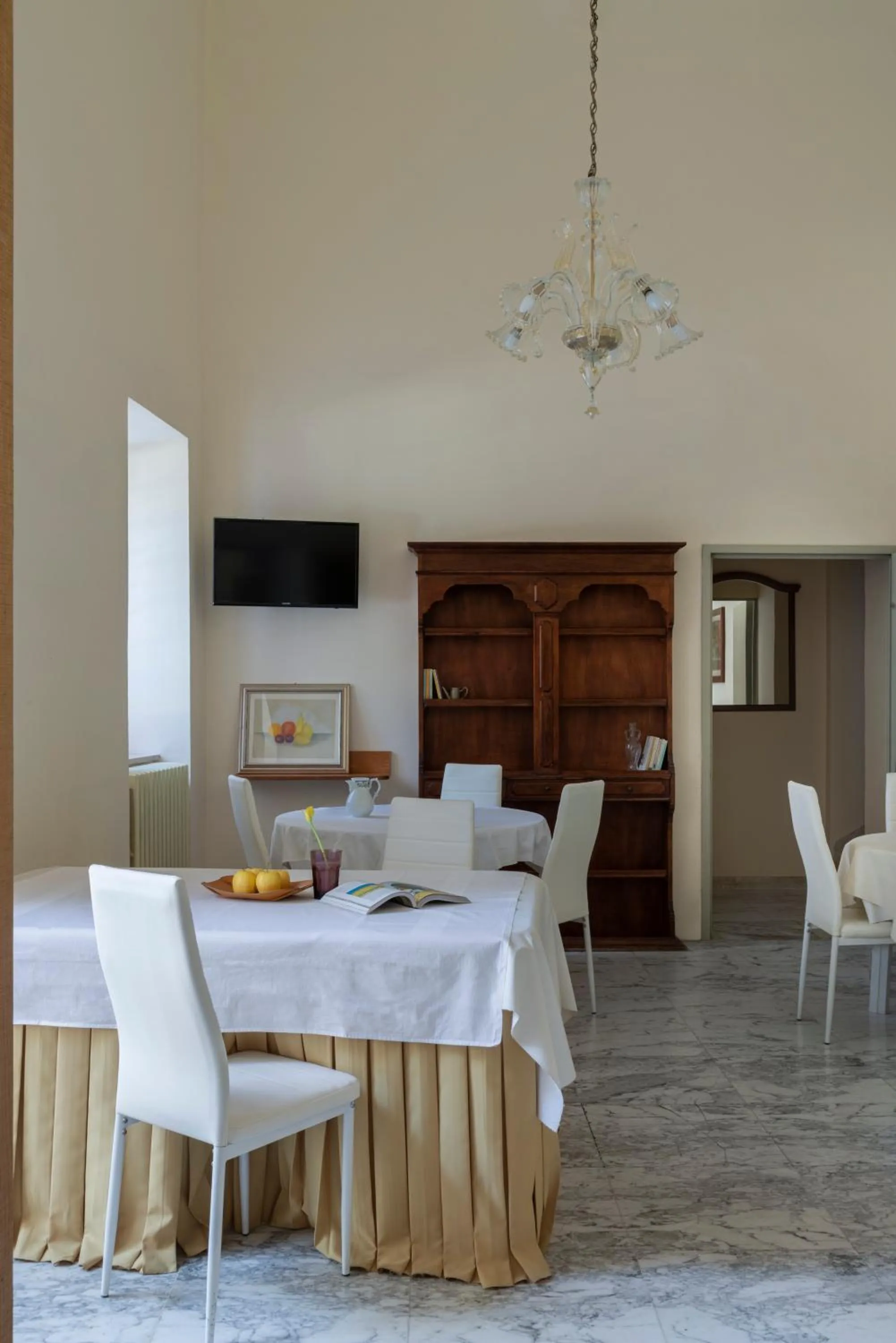 Communal lounge/ TV room in Hotel Posta