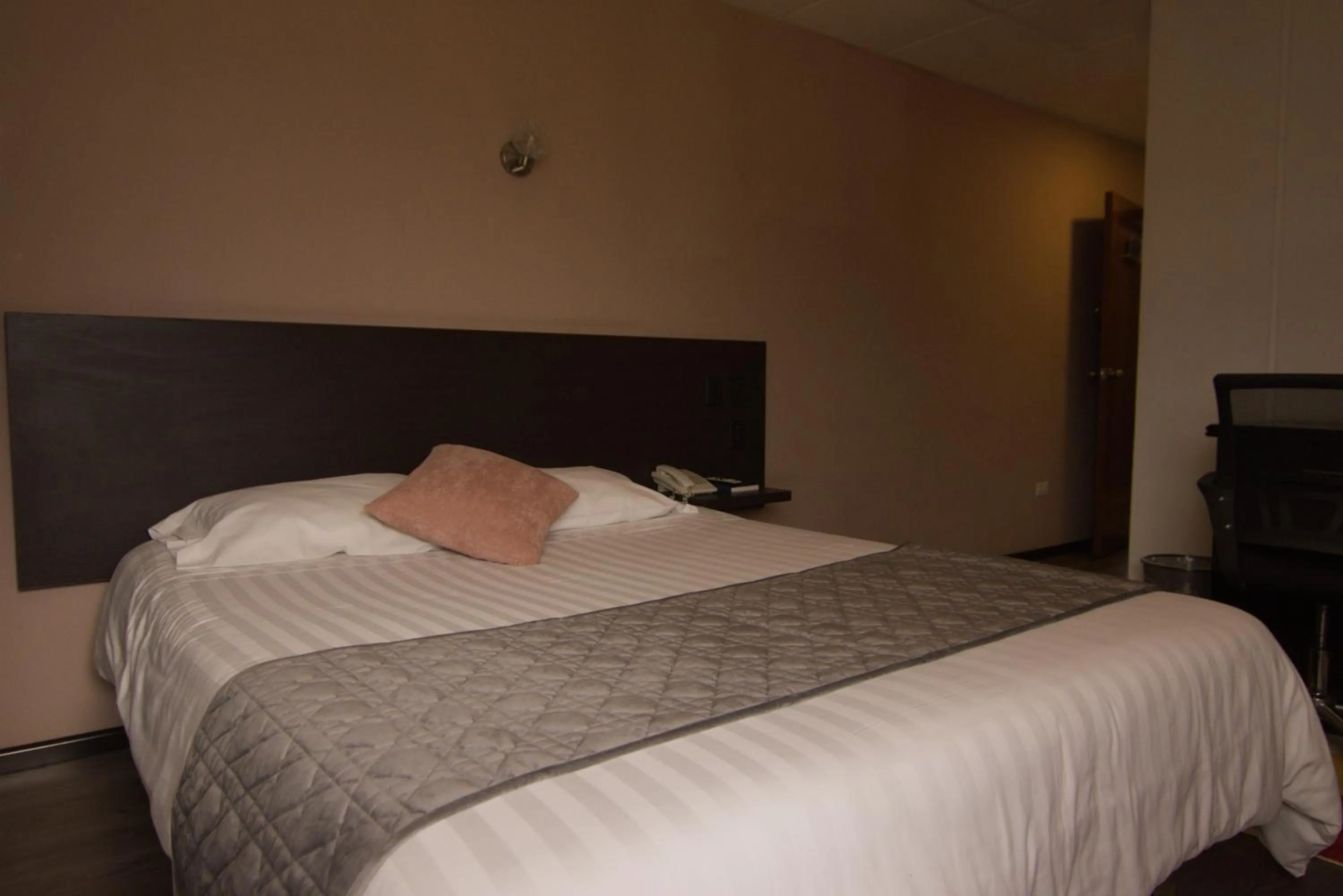 Bed in Hotel Italia Cuenca - Tranvia Centro & Aeropuerto