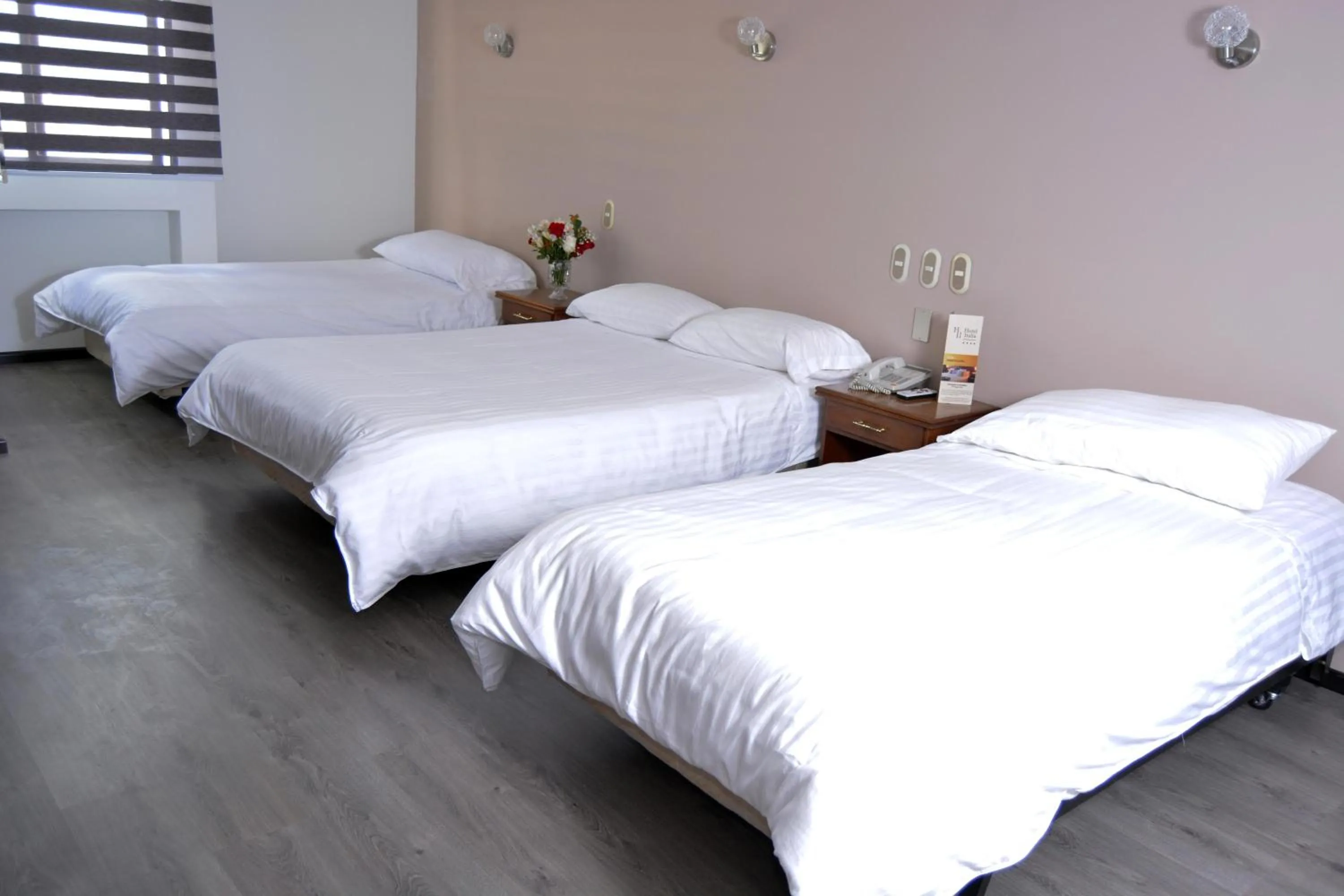 Bed in Hotel Italia Cuenca - Tranvia Centro & Aeropuerto