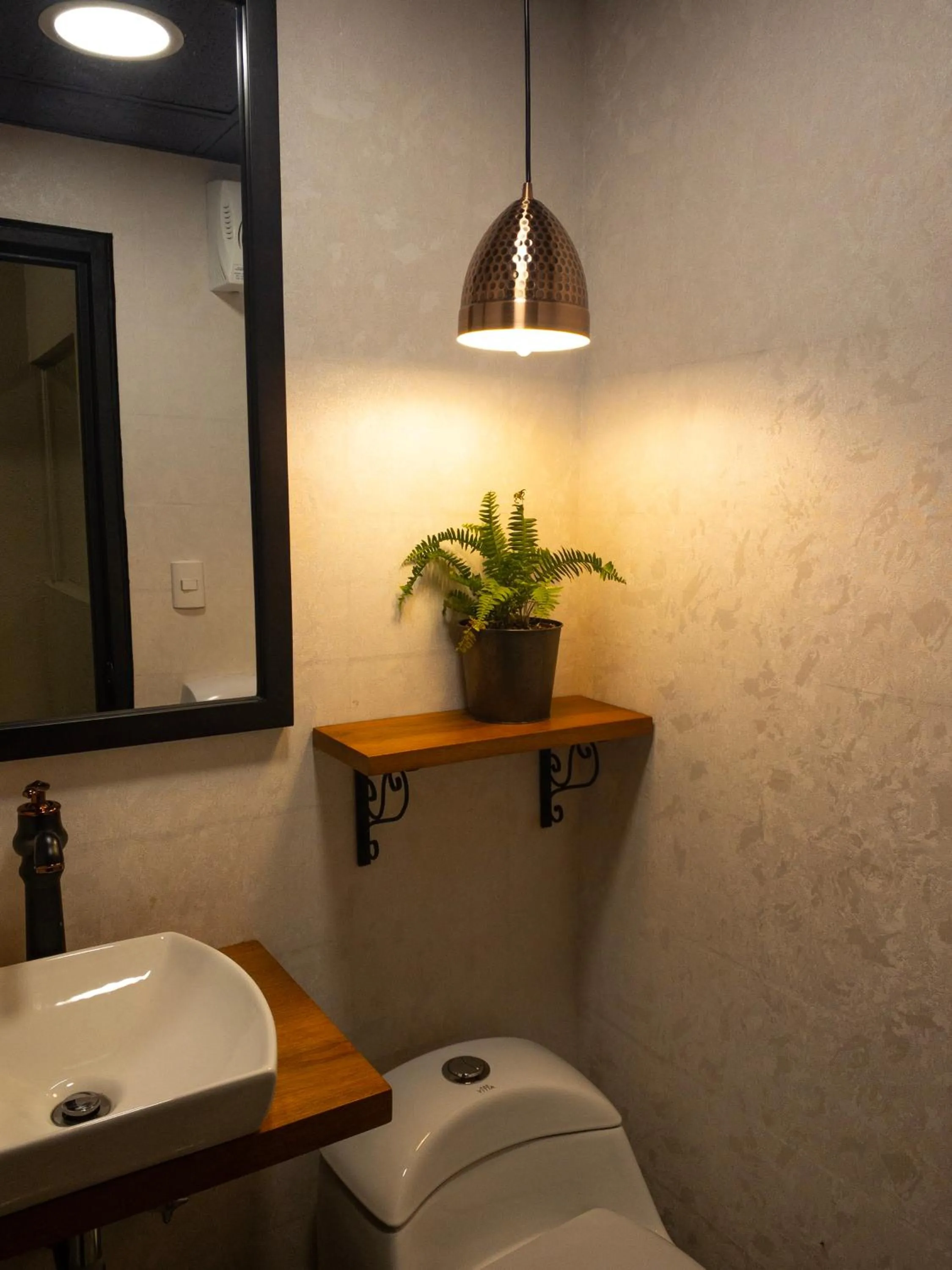 Toilet in Hotel Italia Cuenca - Tranvia Centro & Aeropuerto