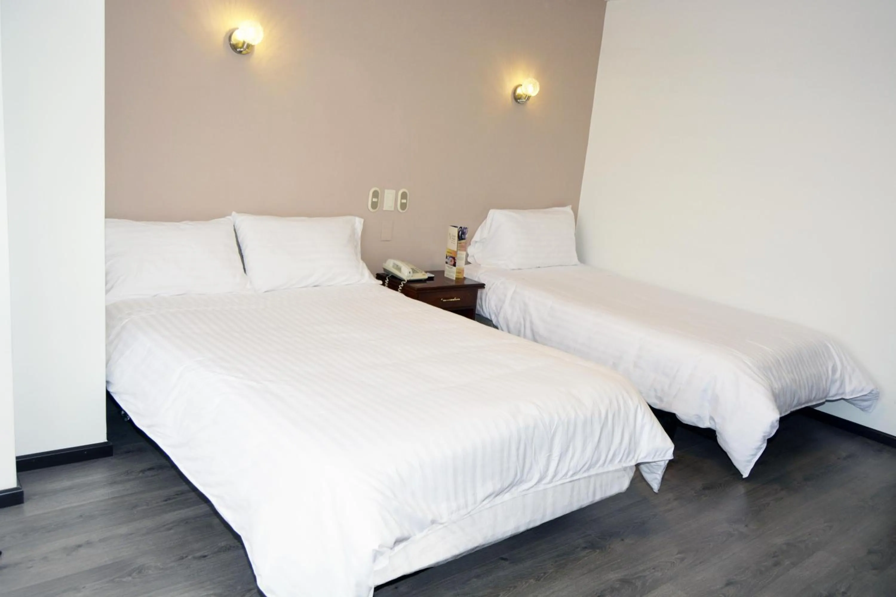 Bed in Hotel Italia Cuenca - Tranvia Centro & Aeropuerto