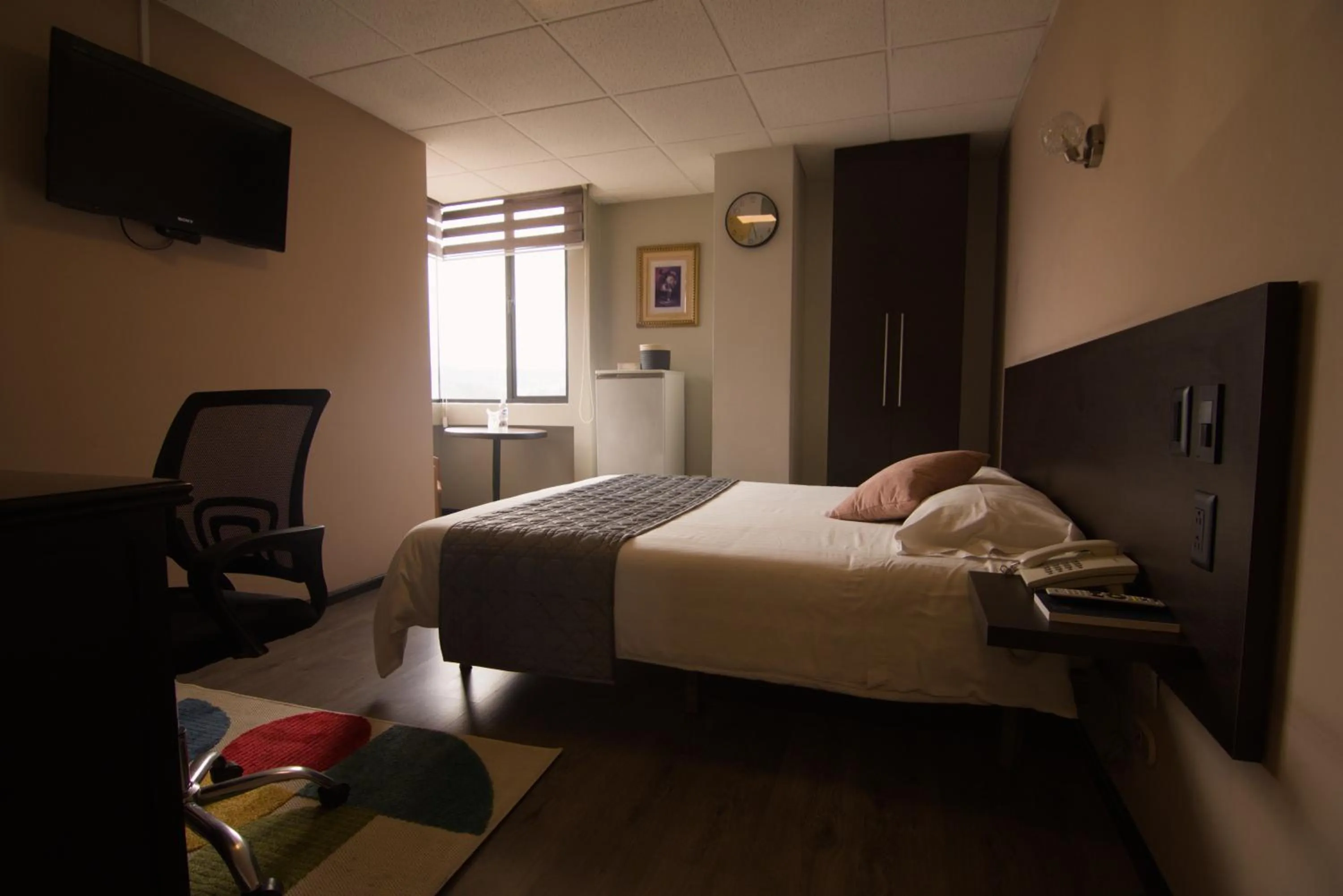 Photo of the whole room, Bed in Hotel Italia Cuenca - Tranvia Centro & Aeropuerto