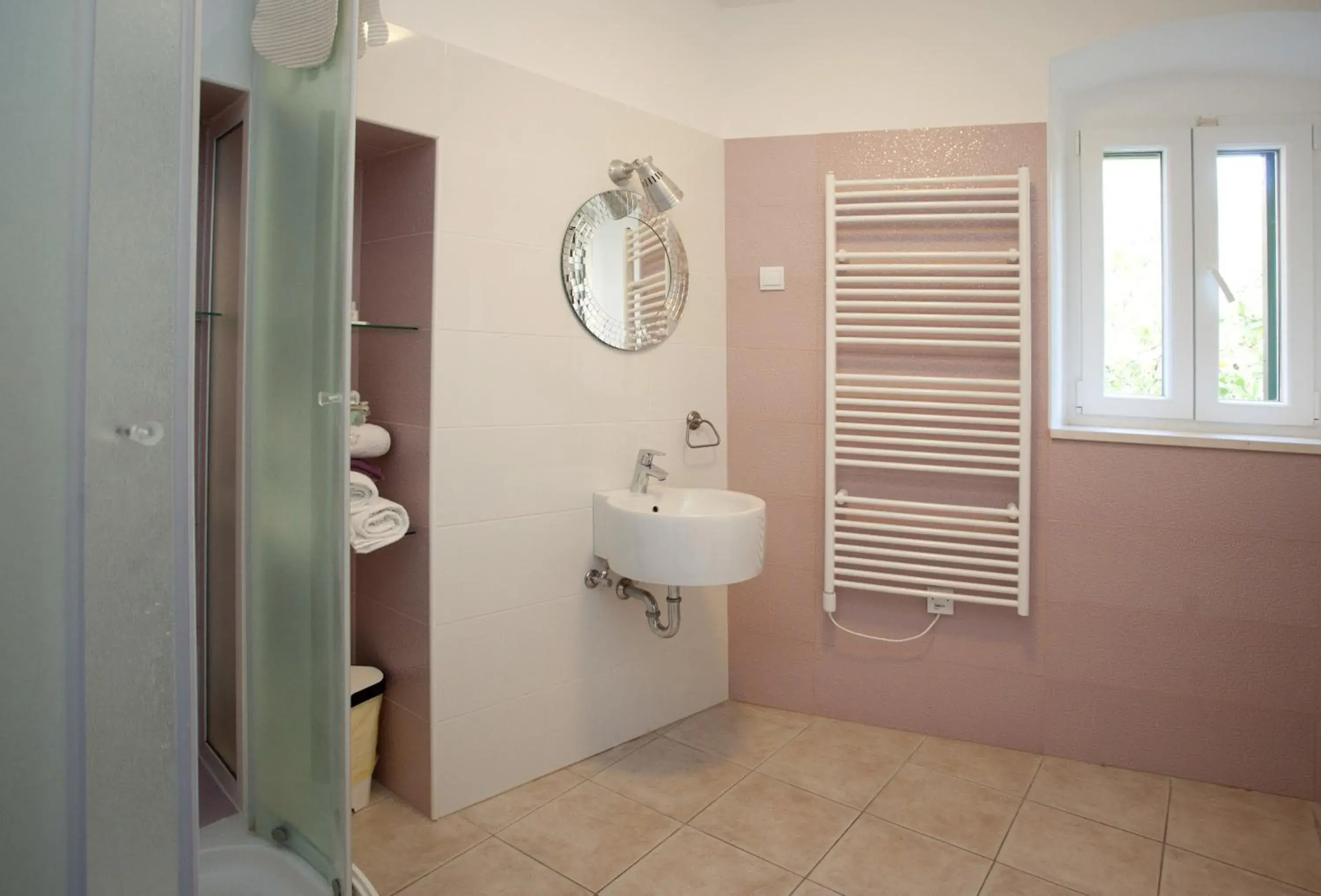 Deluxe Double or Twin Room with Garden View - single occupancy in Bed & Breakfast Vila Baguc Deluxe Double or Twin Room with Garden View - single occupancy in Bed & Breakfast Vila Baguc