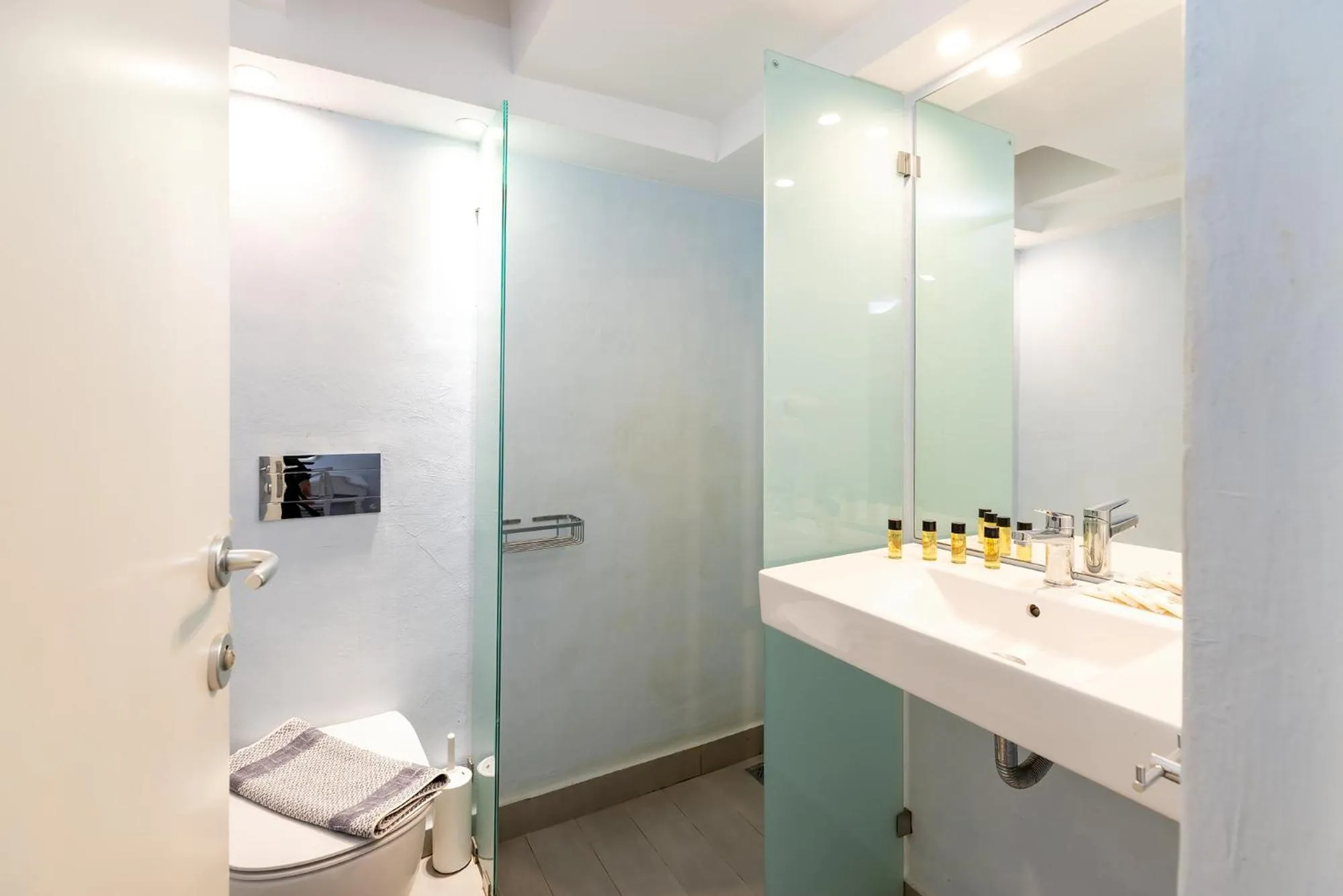 Bathroom in Achilleas Pension