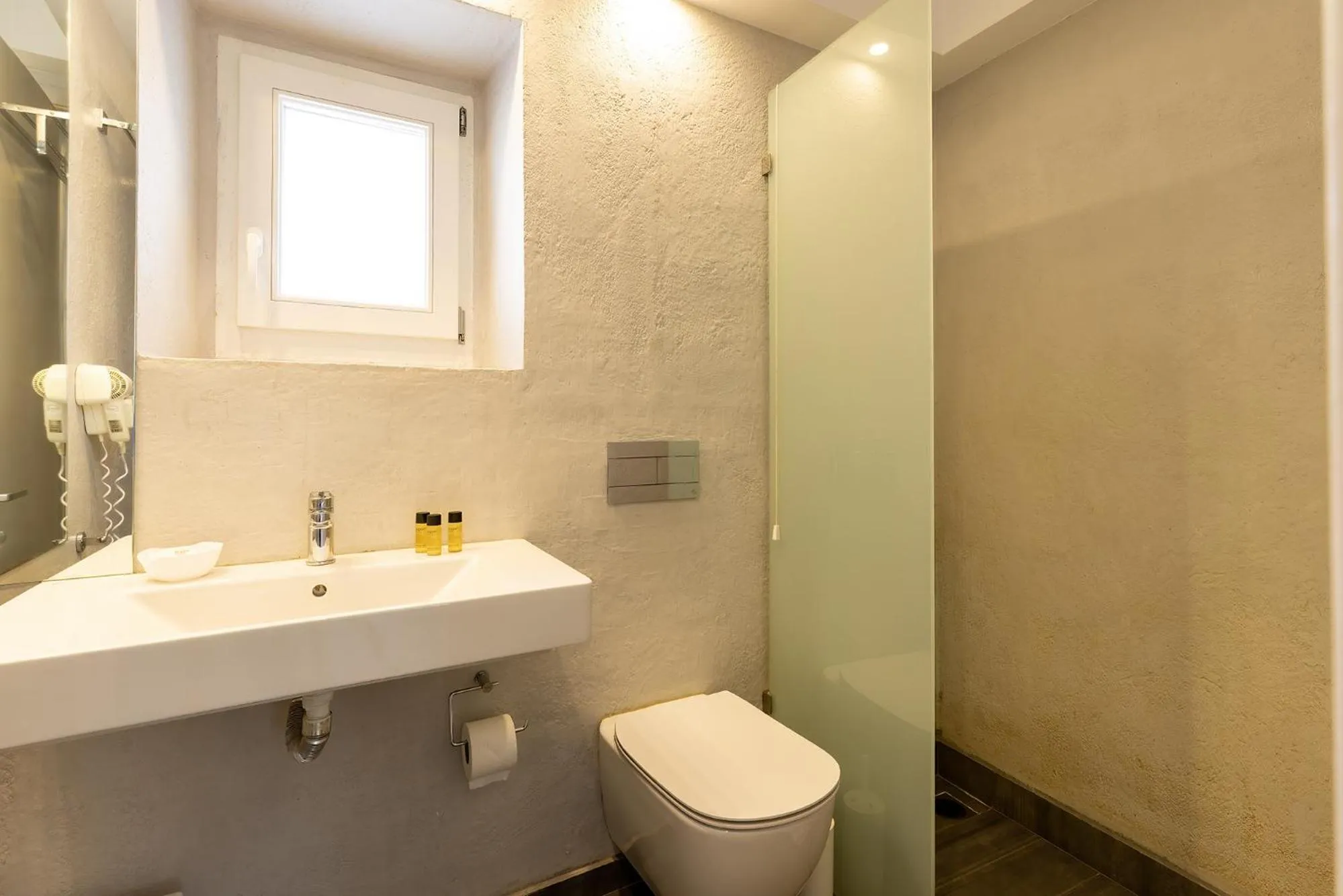 Bathroom in Achilleas Pension