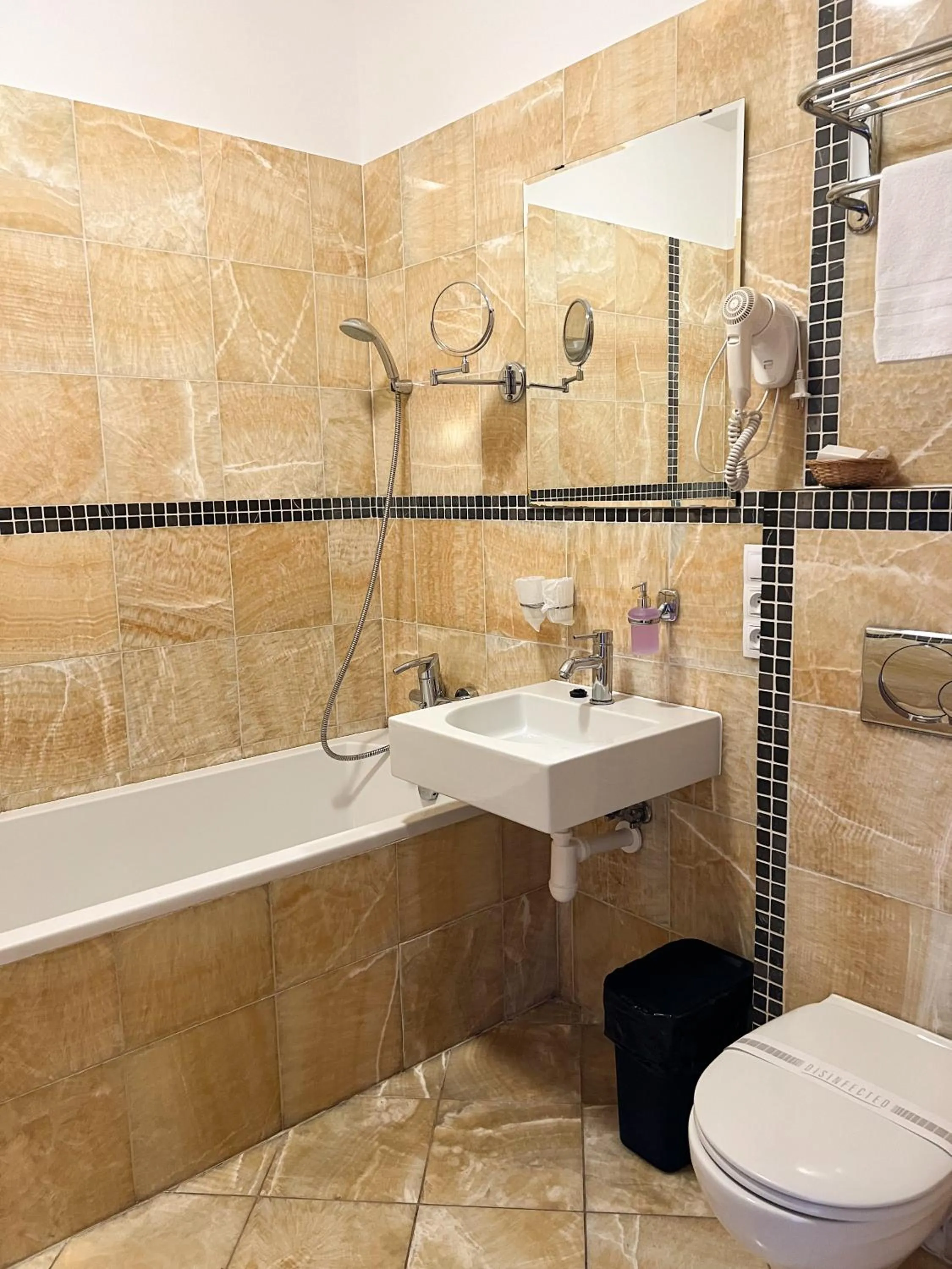 Photo of the whole room in Hotel Lony