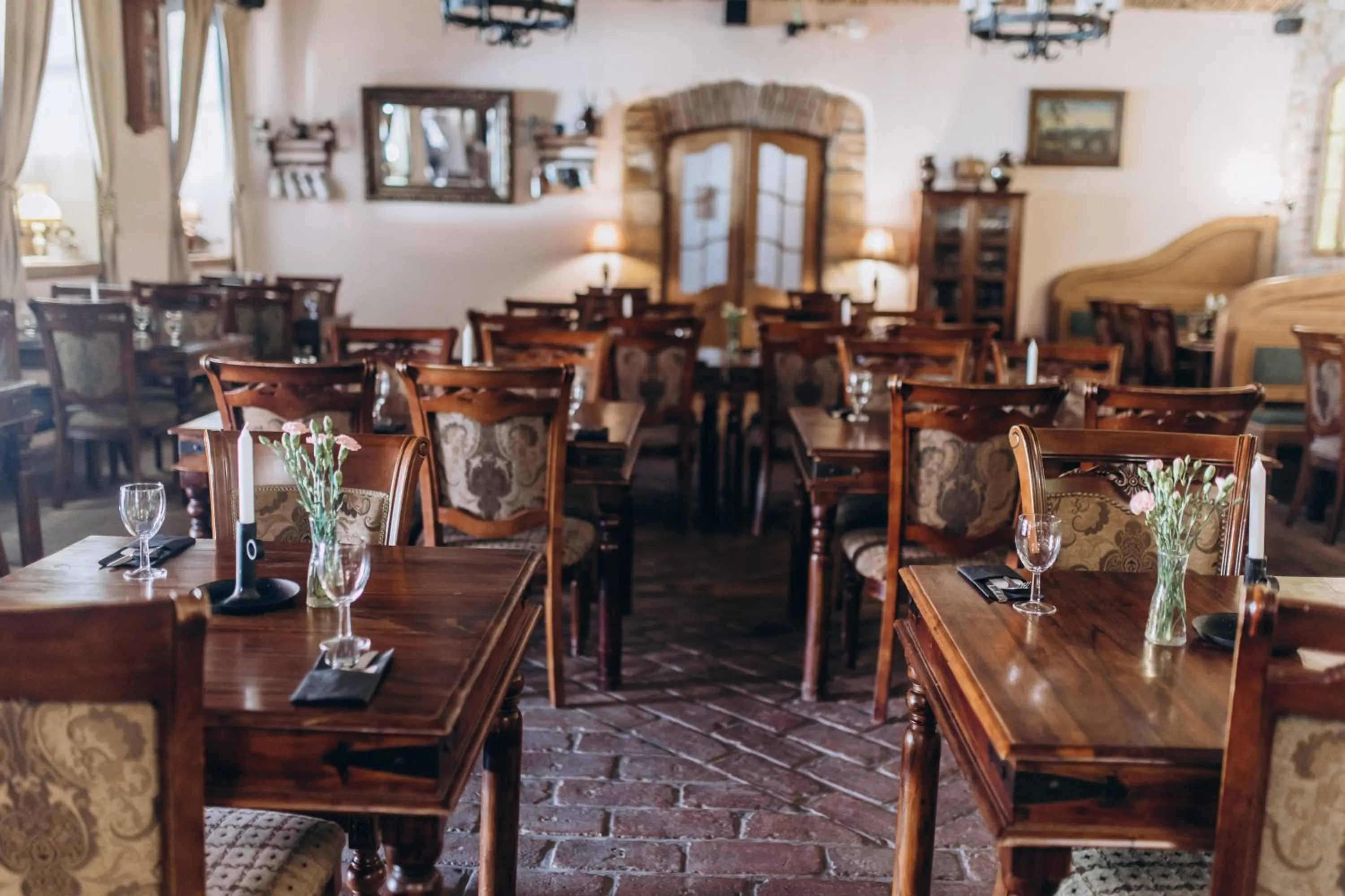 Restaurant/places to eat in Hotel Lony