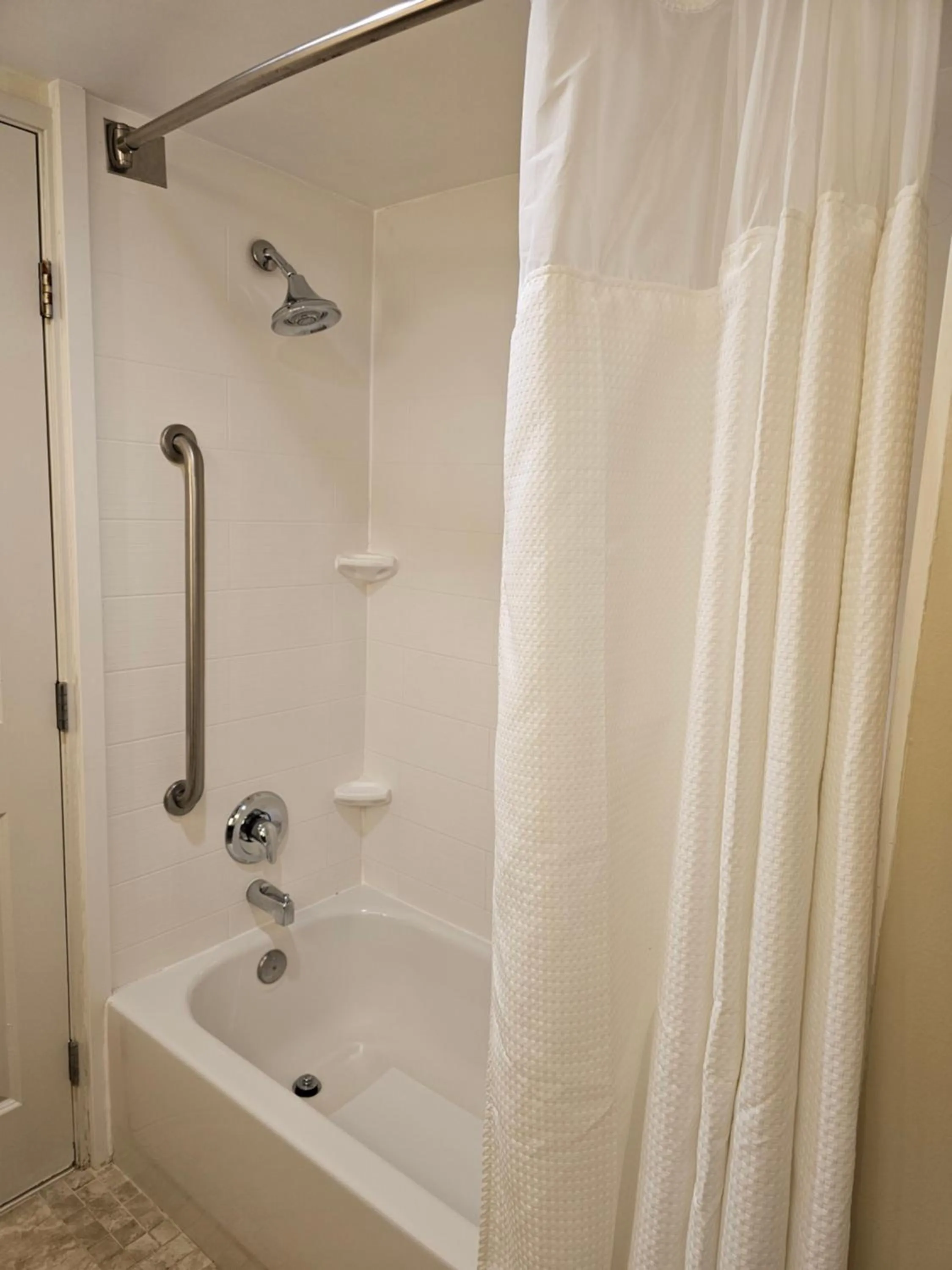 Bathroom in Fairfield Inn & Suites by Marriott Charleston Airport/Convention Center