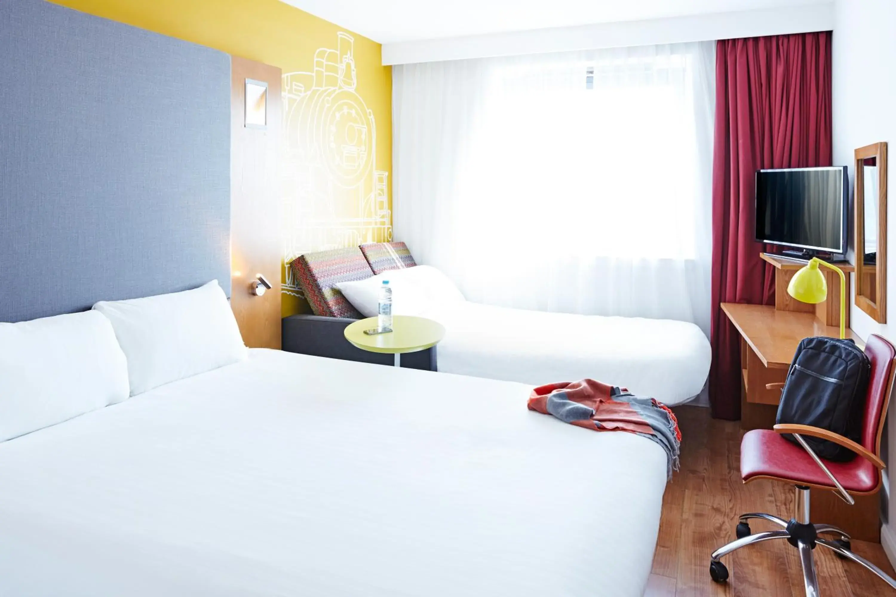 TV and multimedia, Bed in ibis Styles Crewe TV and multimedia, Bed in ibis Styles Crewe