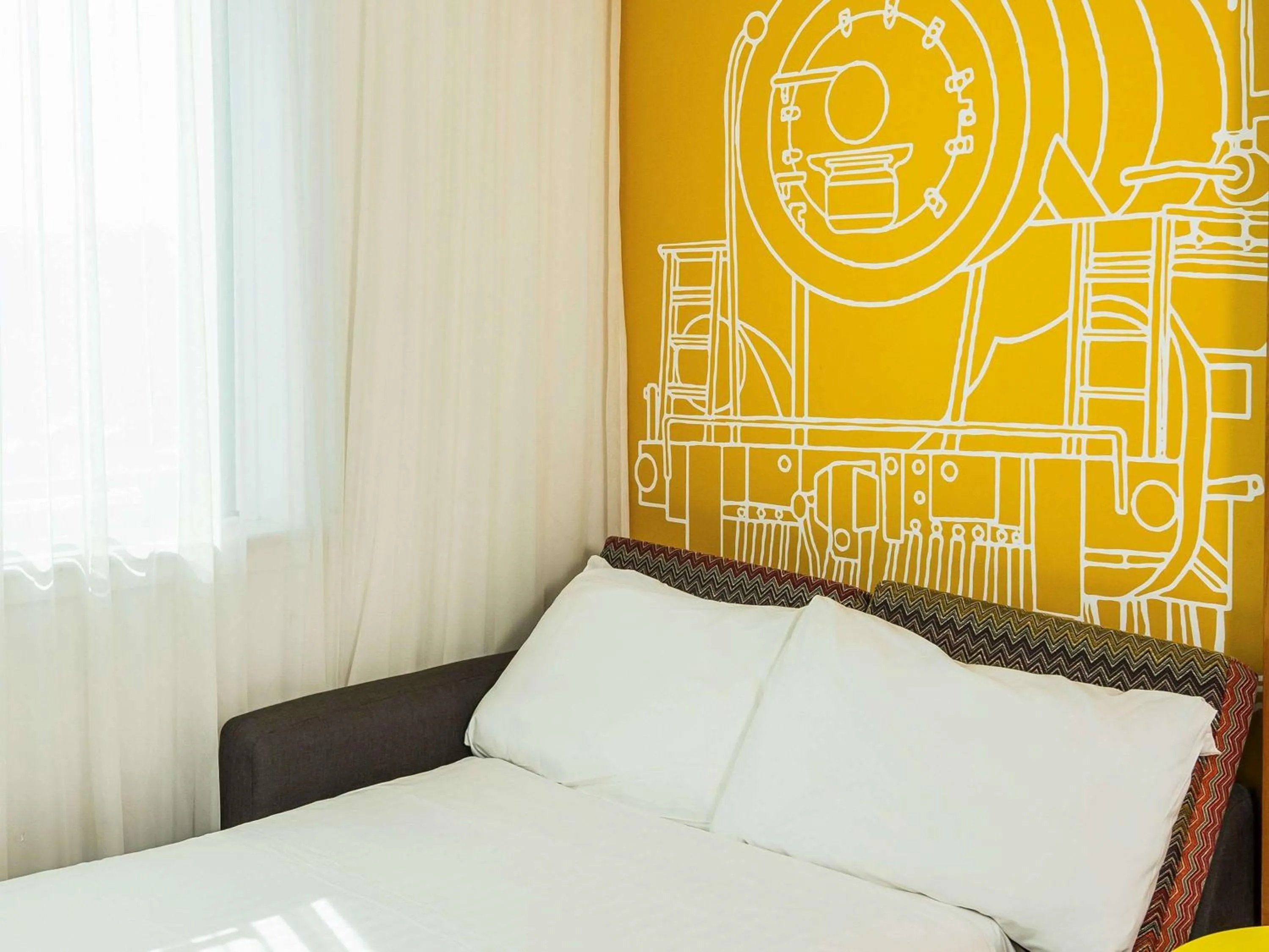 Photo of the whole room, Bed in ibis Styles Crewe