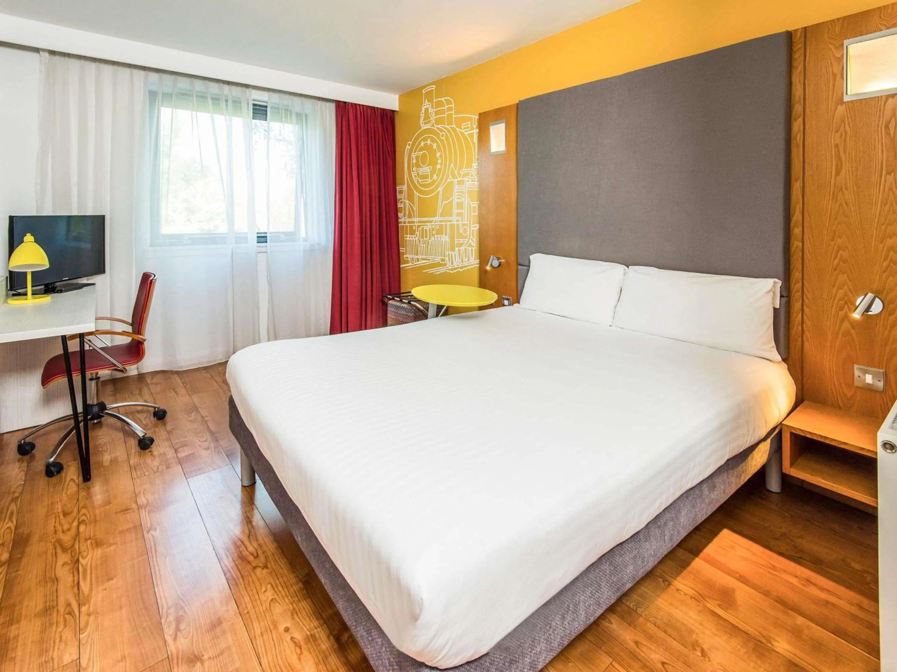 Property building, Bed in ibis Styles Crewe