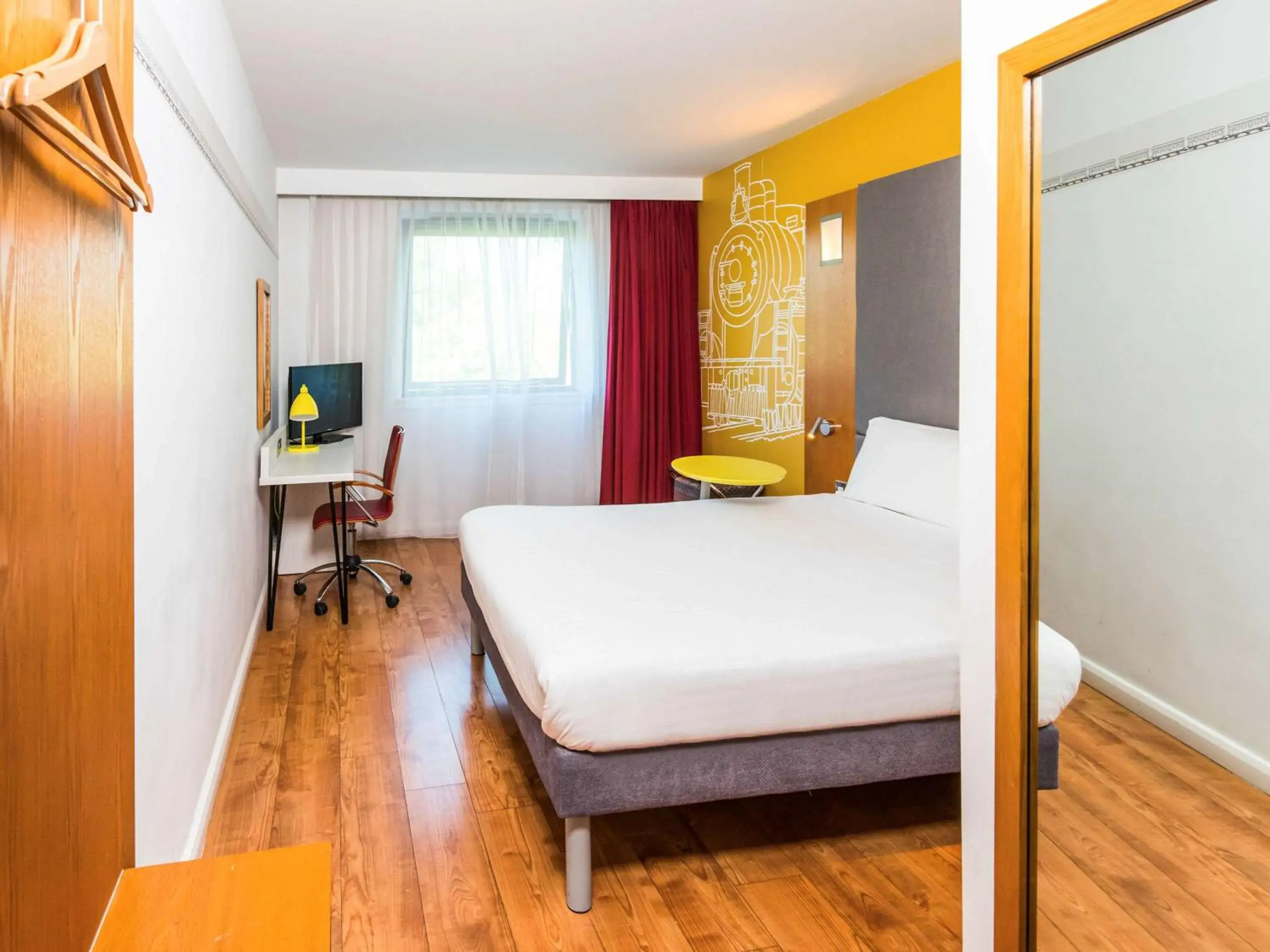 Photo of the whole room, Bed in ibis Styles Crewe Photo of the whole room, Bed in ibis Styles Crewe