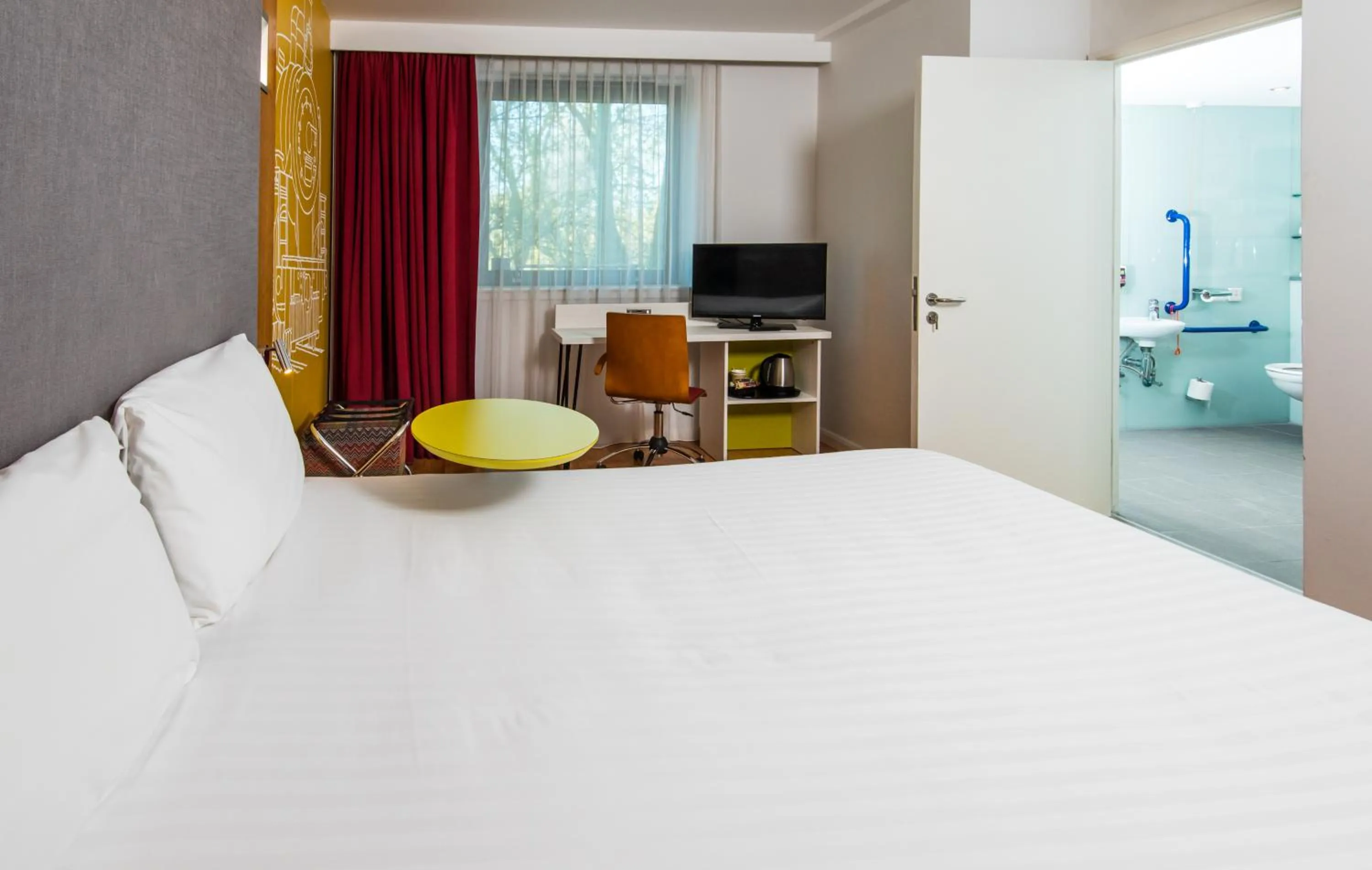 Bed in ibis Styles Crewe