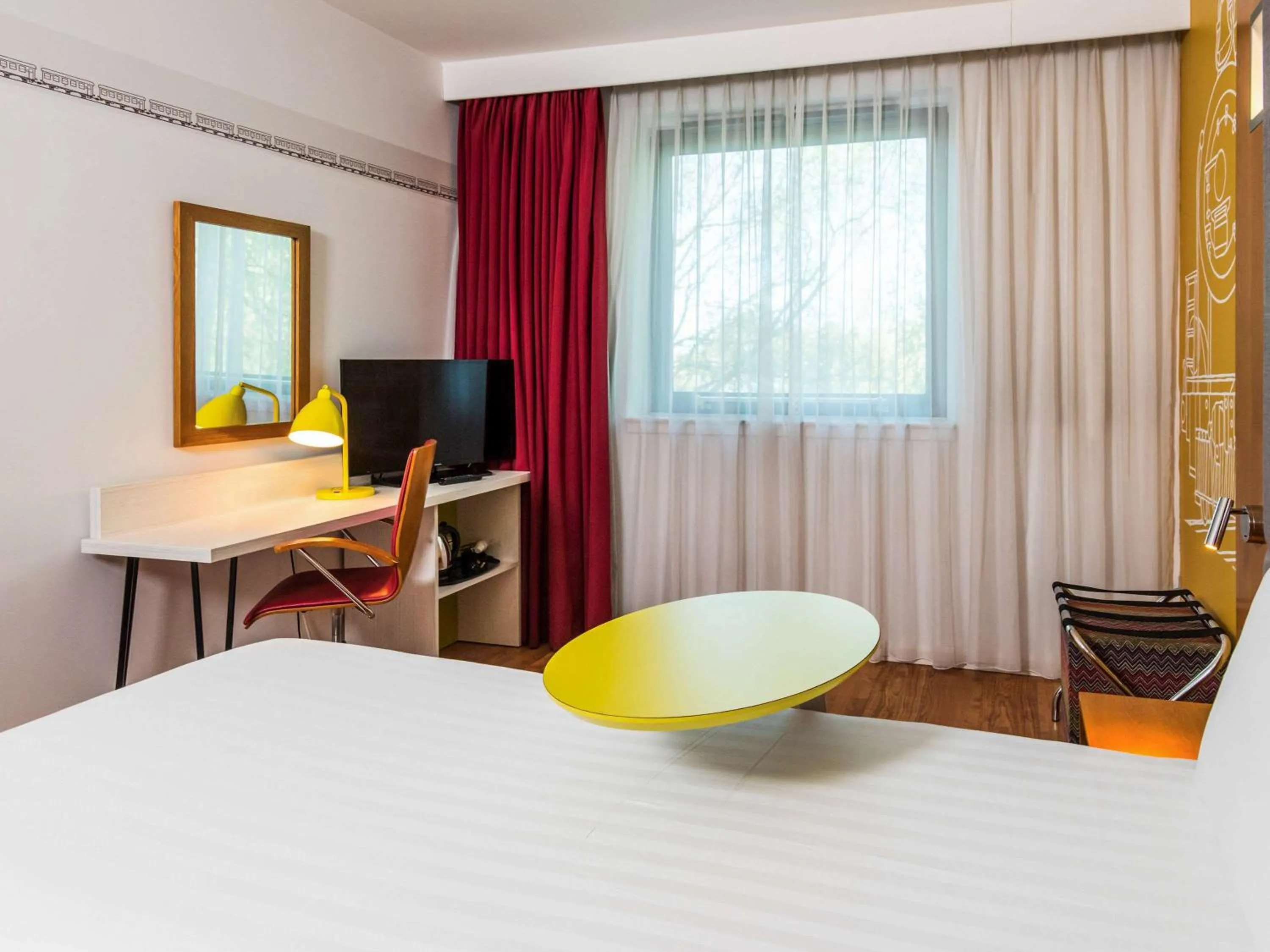 Photo of the whole room, Bed in ibis Styles Crewe