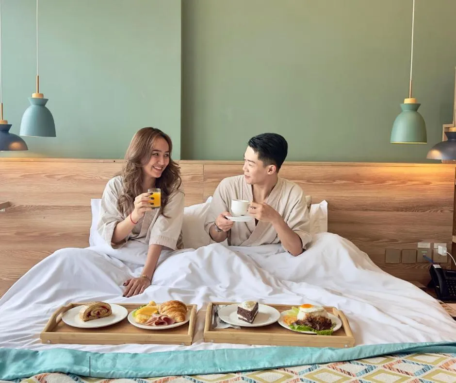 Breakfast, Bed in The Snowbell Hotel