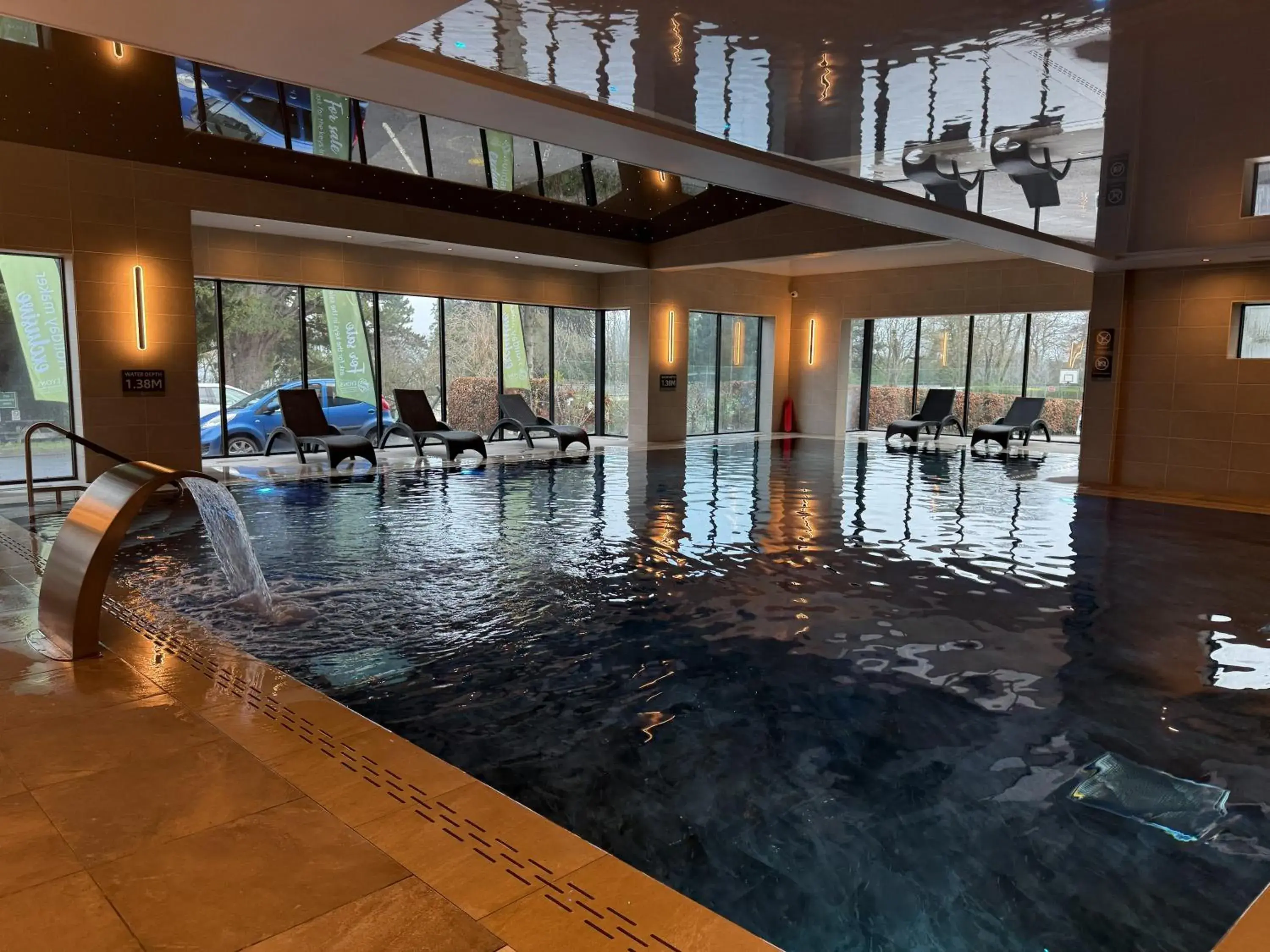 Swimming pool in Lyons Woodlands Hall Swimming pool in Lyons Woodlands Hall