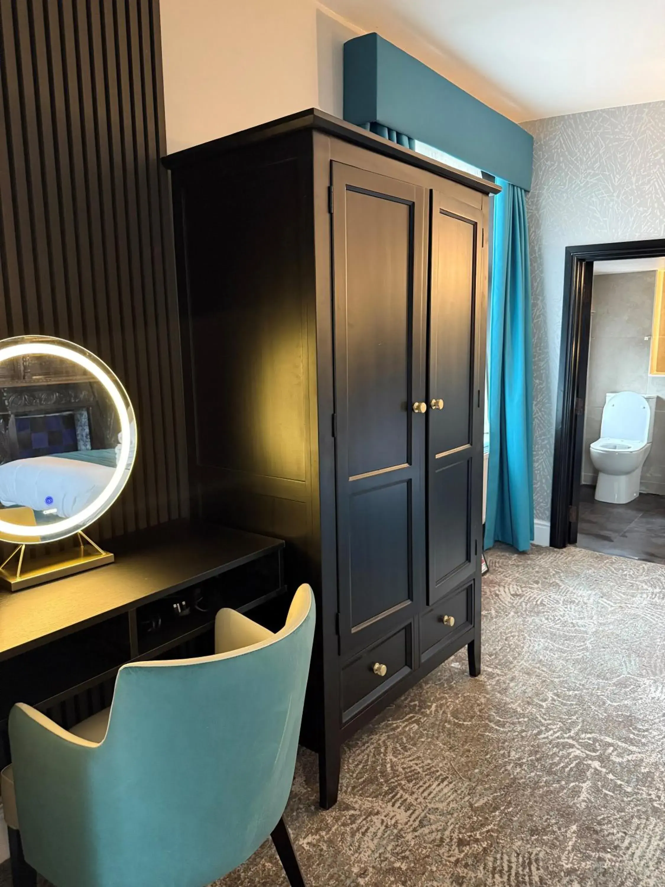 Bed in Lyons Woodlands Hall Bed in Lyons Woodlands Hall